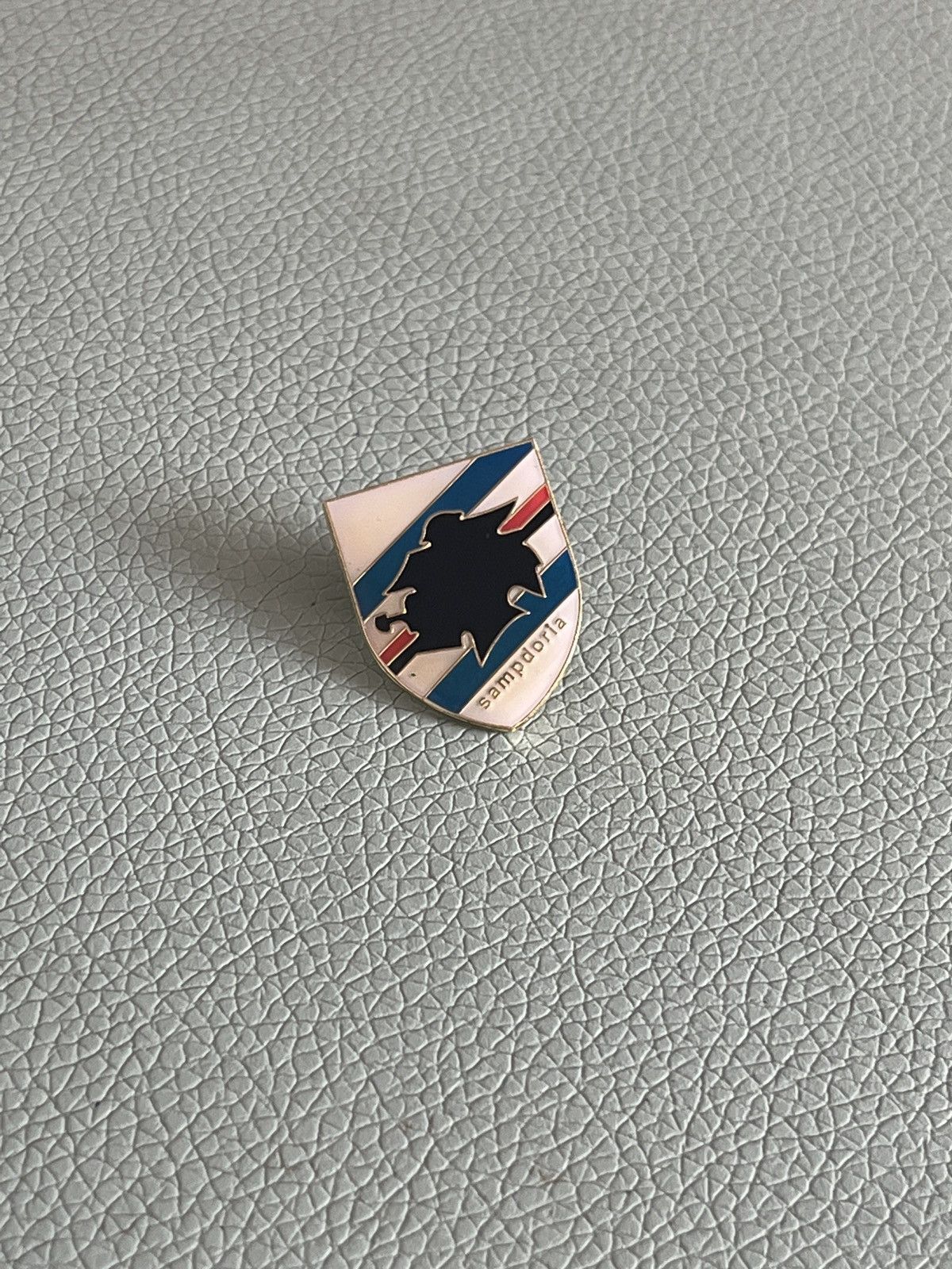 Vintage Sampdoria logo vintage pin Size ONE SIZE - 1 Thumbnail