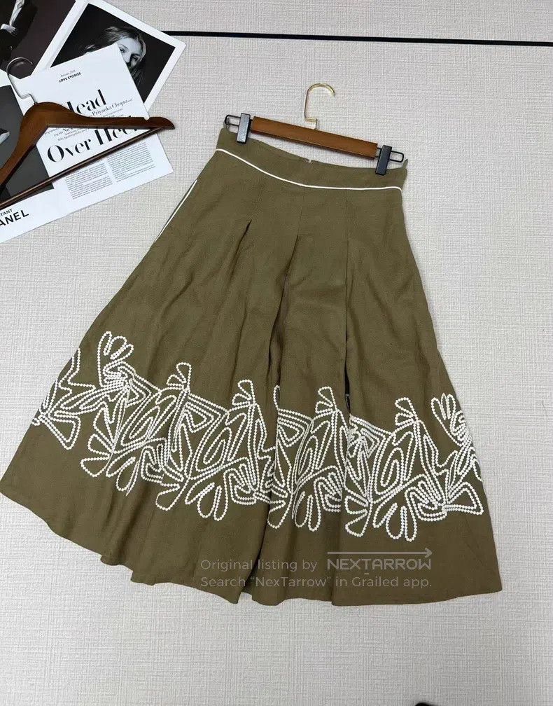 Loro Piana Loro Piana Floral embroidered linen skirt Size 27" / US 4 / IT 40 - 2 Thumbnail