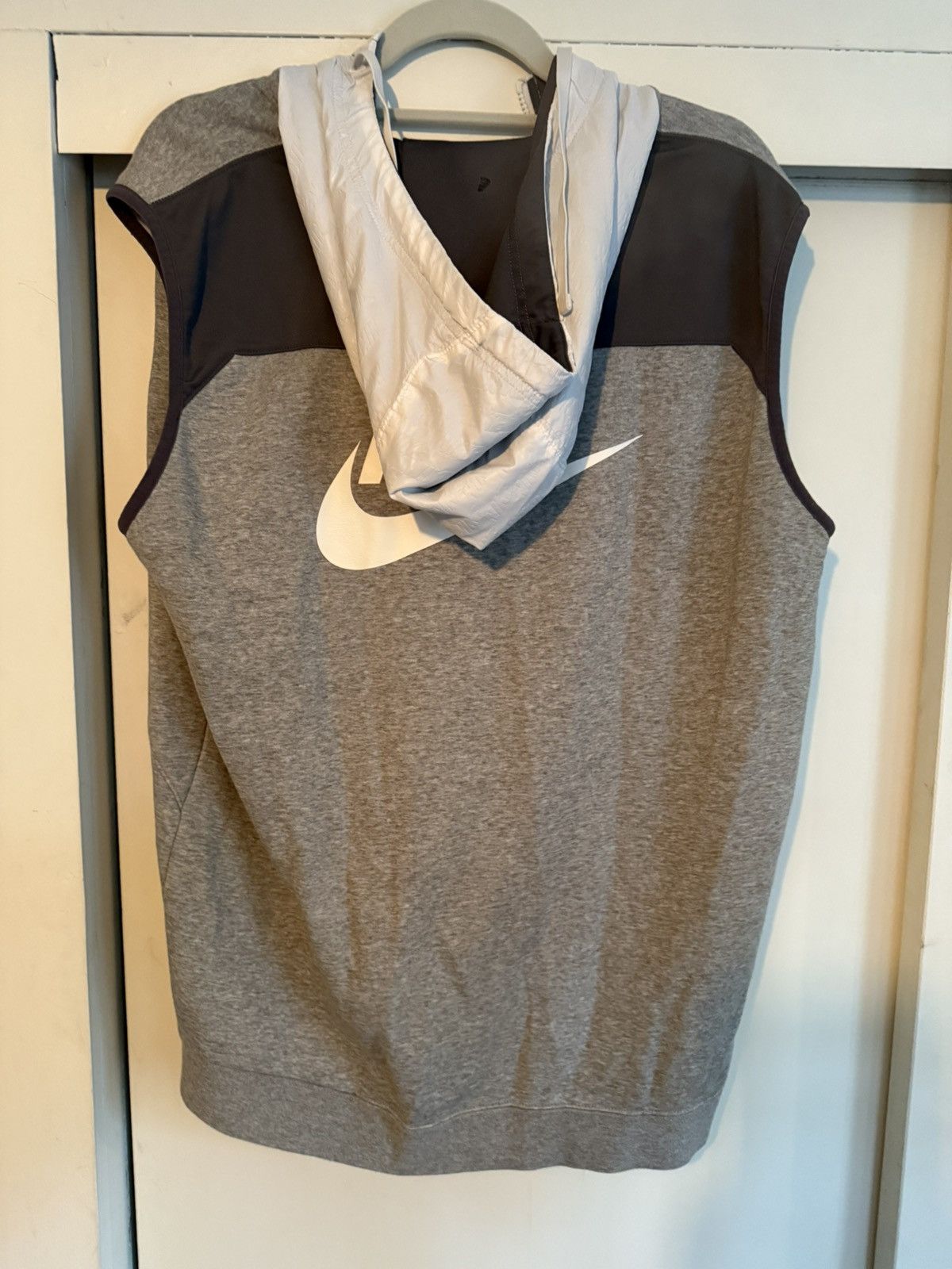 Nike Nike sleeveless hooded vest Size US XL / EU 56 / 4 - 2 Thumbnail