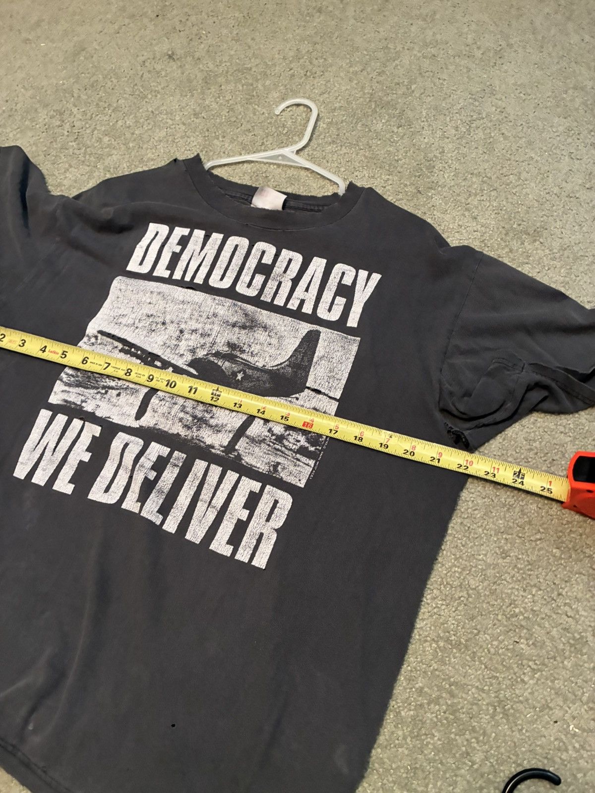 Vintage Vintage 90s Democracy We Deliver distressed tee shirt Size US L / EU 52-54 / 3 - 6 Thumbnail