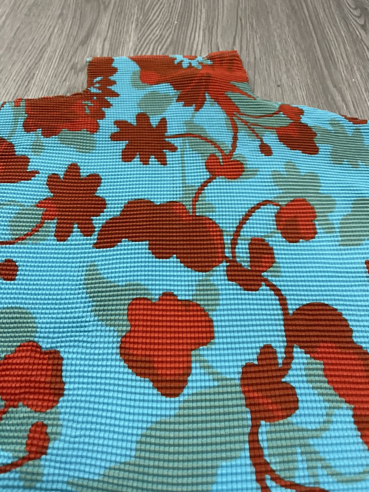 Pleats Please Issey Miyake Issey Miyake Floral Hi Neck Pleated Top In Turquoise Color Size S / US 4 / IT 40 - 9 Thumbnail