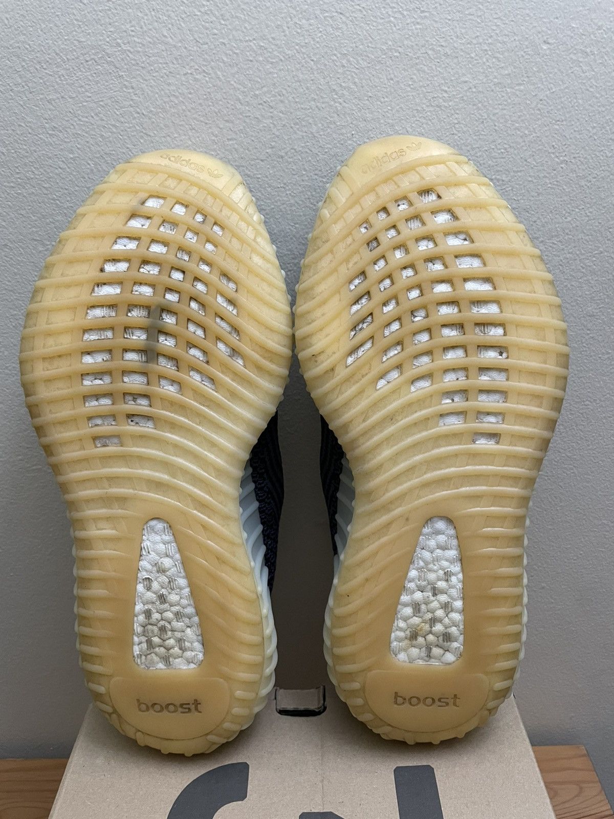 Adidas × Yeezy Yeezy Boost 350 Carbon Size US 10 / EU 43 - 6 Thumbnail