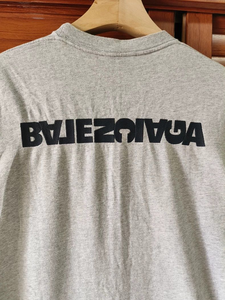 Balenciaga Balenciaga Embroidered short-sleeved T-shirt with inverted Size US XS / EU 42 / 0 - 4 Thumbnail