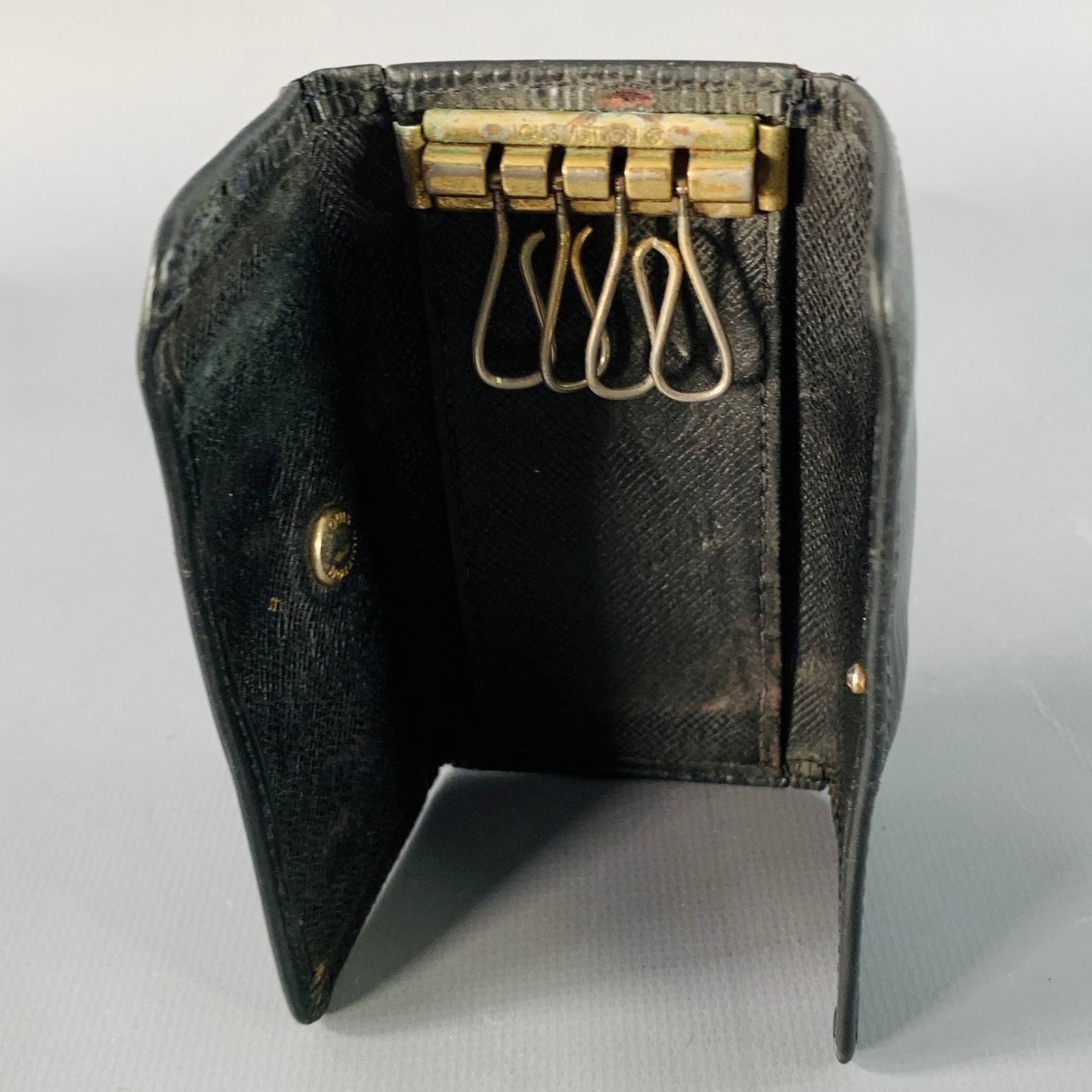 Louis Vuitton LOUIS VUITTON Black Epi Leather Four Ring Key Holder Size ONE SIZE - 3 Thumbnail
