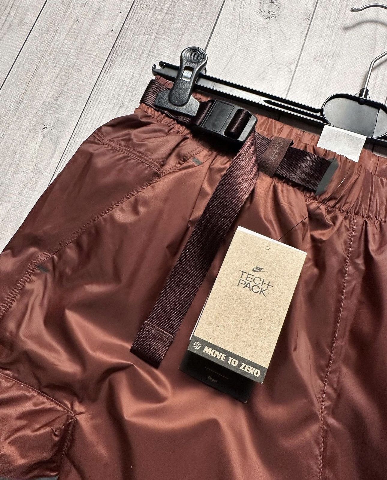 Nike Nike nylon tech pack pants pockets size M rare brown Size US 32 / EU 48 - 5 Thumbnail