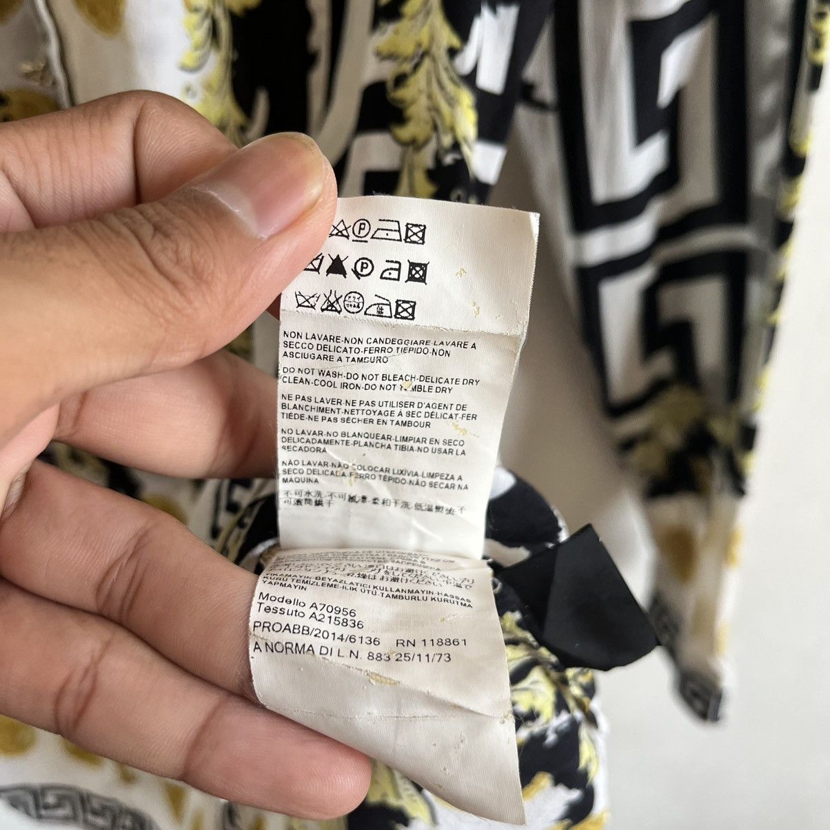 Versace VERSACE PRINTED SILK SHIRT Size XS / US 0-2 / IT 36-38 - 12 Thumbnail