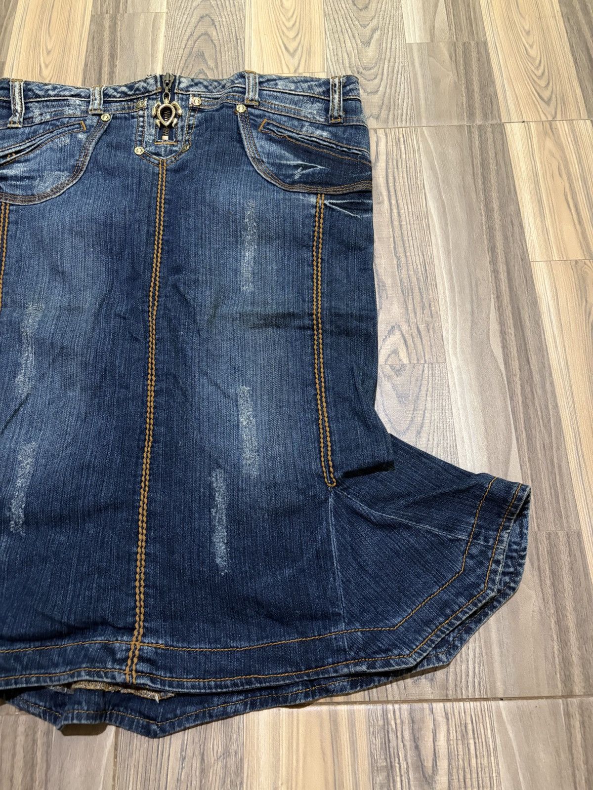 Just Cavalli JUST CAVALLI TURTLE SNAKE DENIM SKIRT Size 28" / US 6 / IT 42 - 5 Thumbnail