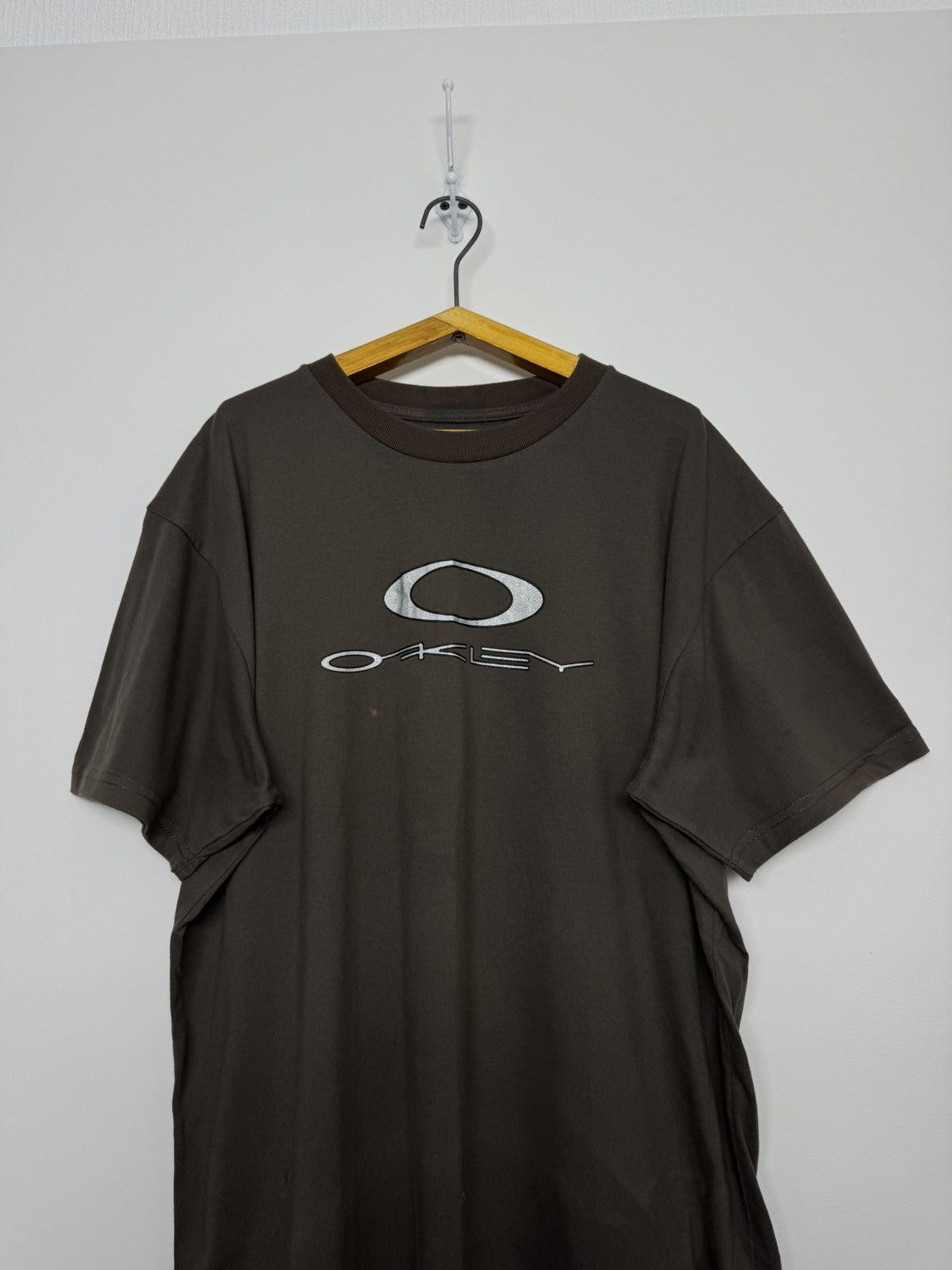 Oakley Vintage OAKLEY Center Logo T Shirt Hype Rare Gorpcore Size US L / EU 52-54 / 3 - 3 Thumbnail
