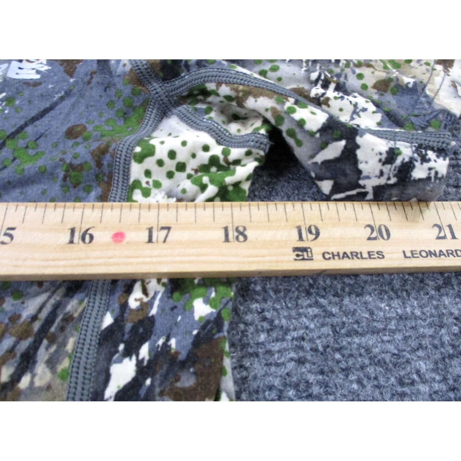 Layer 8 SKRE Shirt Mens M Camo Merino Wool Base Layer Hiking Outdoors Active Short Sleeve Crew Neck T-Shirt Nylon Wool Knit Logo Multicolor Camouflage 90s? Size US M / EU 48-50 / 2 - 4 Thumbnail