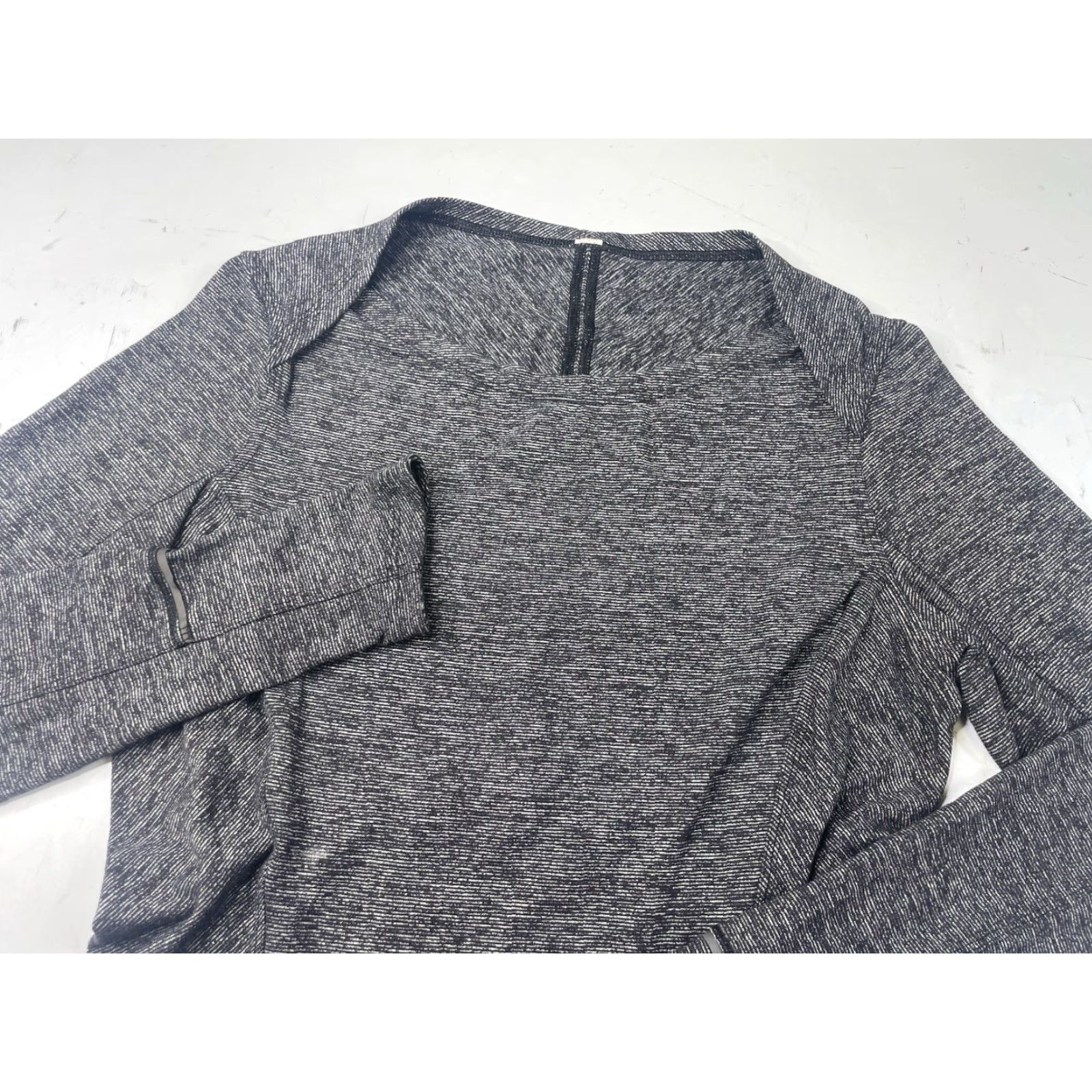 Lululemon Lululemon Athletica Long Sleeve Shirt Womens Size 8 Heathered Gray Black Size M / US 6-8 / IT 42-44 - 2 Thumbnail
