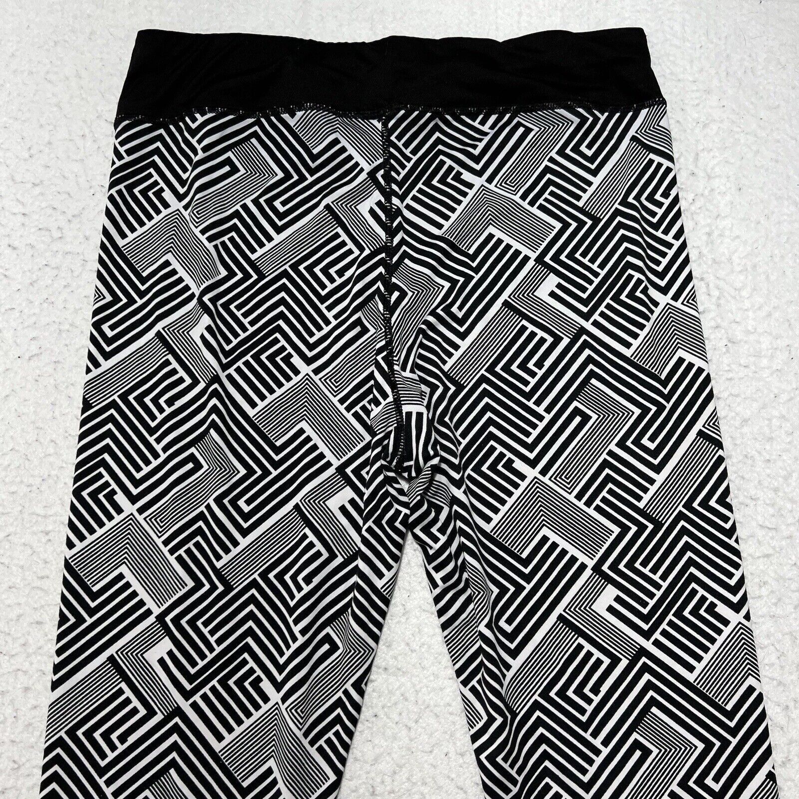 Other Rue21 XL Pull On Black White Geometric Leggings Yoga Pants Size 40" / US 18 - 6 Thumbnail