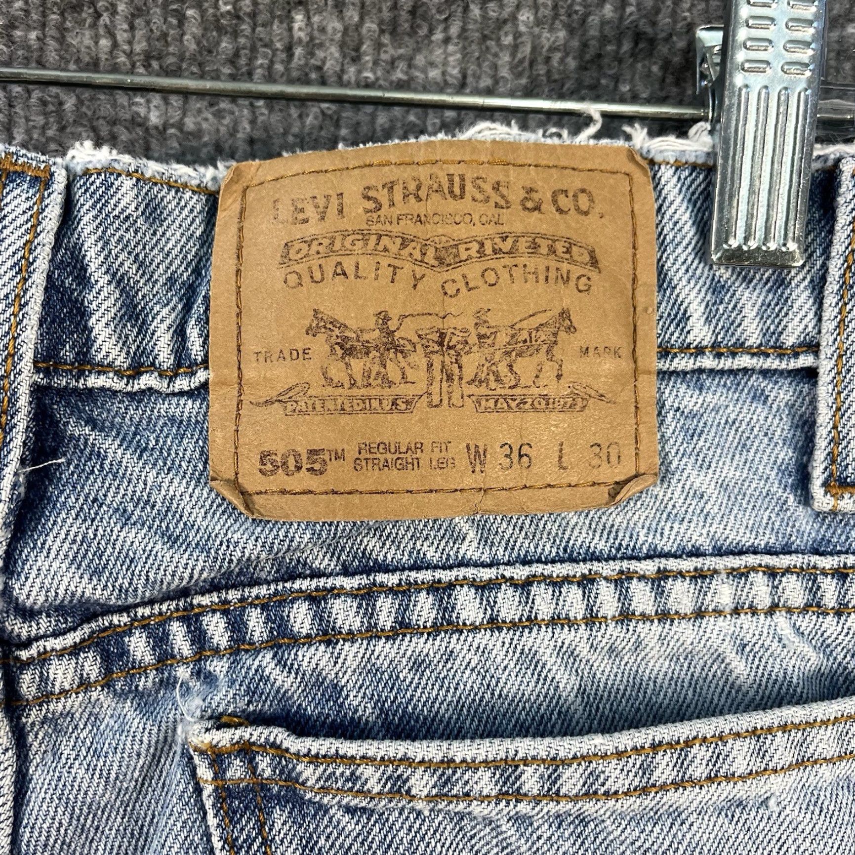 Levi's VINTAGE Levi's Jeans 505 Mens 33x28 Regular Denim Distressed 80s Orange Tab Made USA USA 5-Pocket Size US 33 - 3 Thumbnail