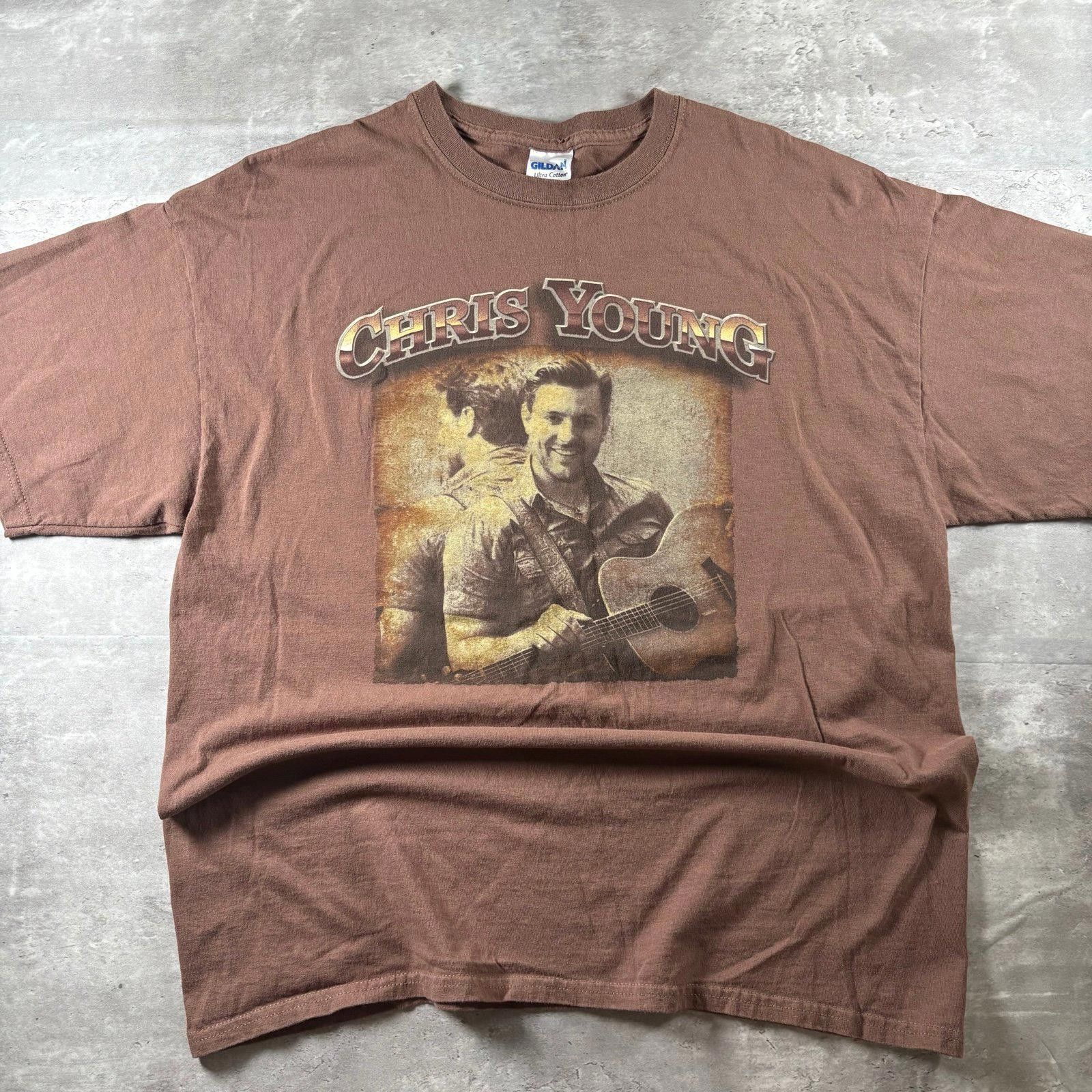 Gildan Y2K Chris Young country music t shirt Size US XL / EU 56 / 4 - 1 Thumbnail
