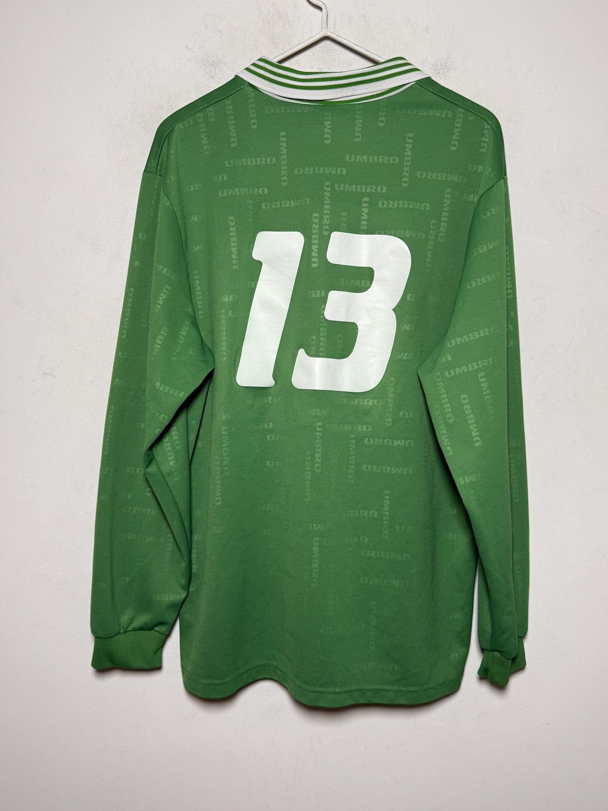 Umbro Umbro long sleeve football jersey in a vivid green tone. Size US L / EU 52-54 / 3 - 1 Thumbnail