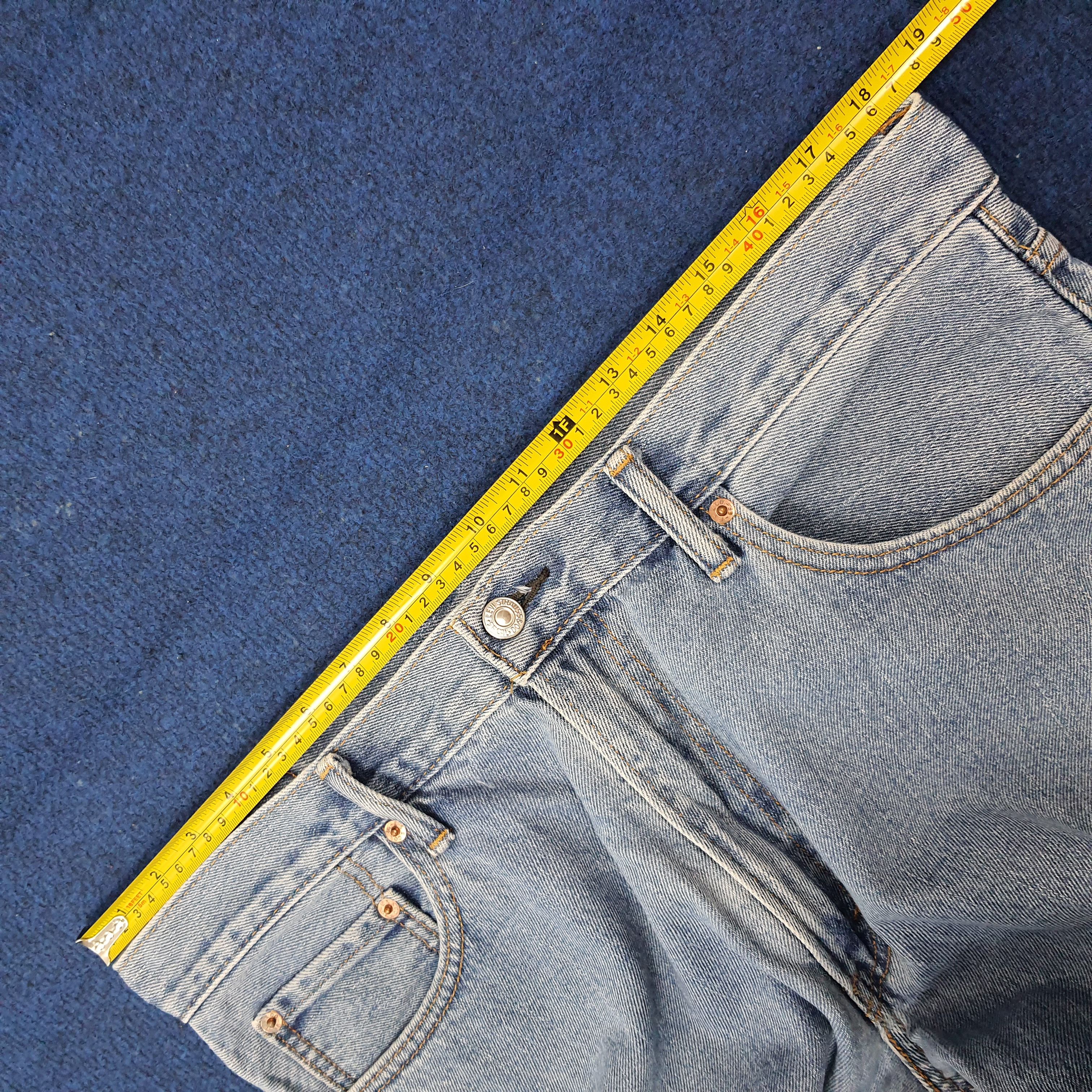 Levi's VINTAGE 90s LEVI'S 550 Distressed Light Wash Jeans C272N7 Size US 36 / EU 52 - 14 Thumbnail