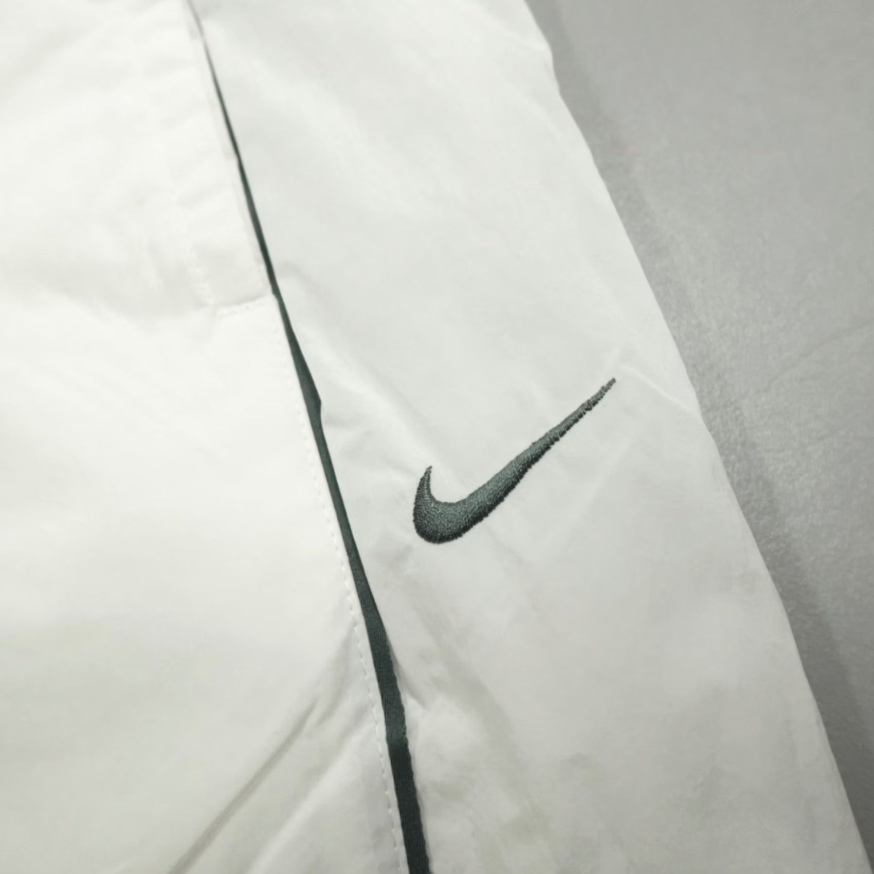 Nike NIKE Windrunner Beige High-Waisted Woven Pants Women's S Regular Wide-Leg Open-Hem 40 SPF Knit Nylon Pockets Size 28" / US 6 / IT 42 - 2 Thumbnail