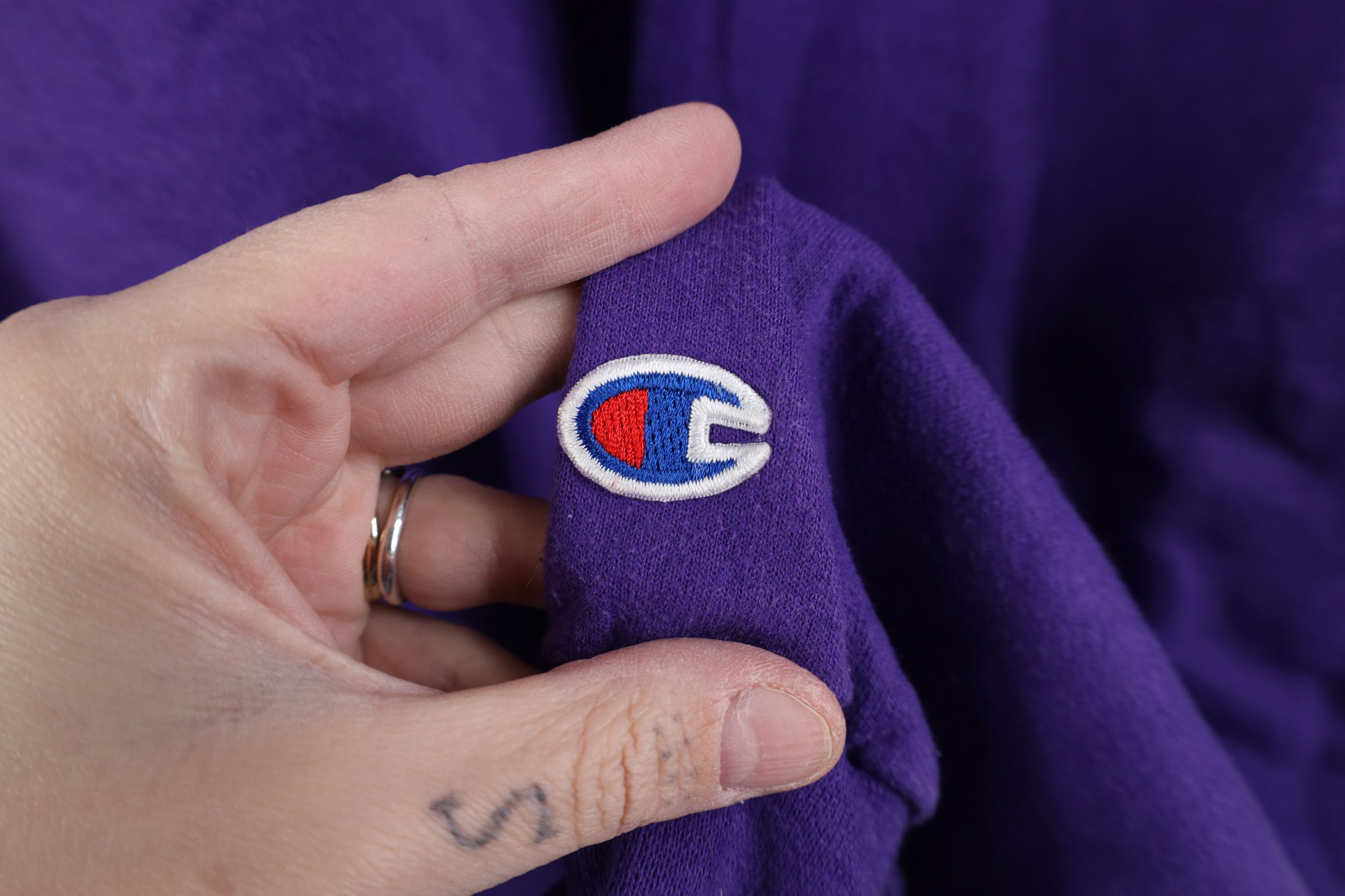 Champion Vintage 90s Champion Blank Crewneck Sweatshirt Purple Size US XL / EU 56 / 4 - 4 Thumbnail