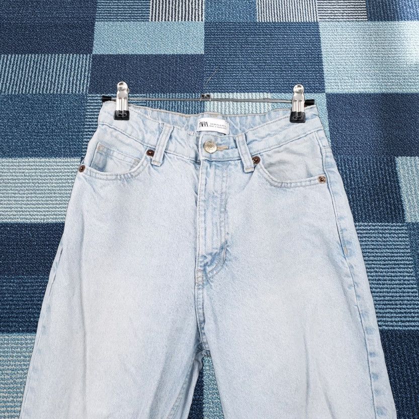 Zara ZARA Jeans Womens 2 Blue Straight Leg High Rise Ripped Light Wash Denim Zip Fly Jeans Size 26" / US 2 / IT 38 - 1 Thumbnail