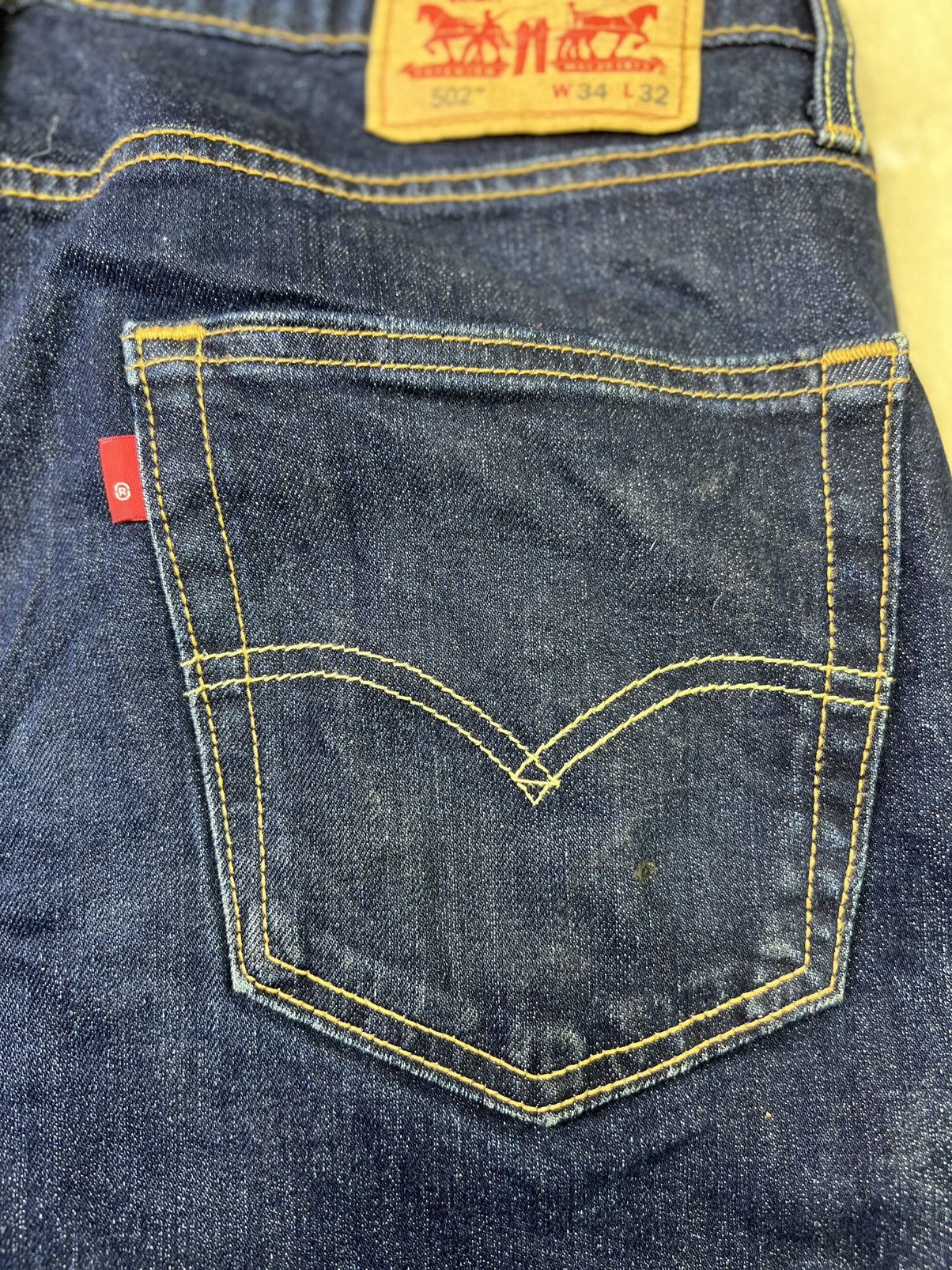 Levi's Contemporary Levi’s 502 Dark Wash SelvedgeStyle Tapereddenim Size US 34 / EU 50 - 12 Thumbnail