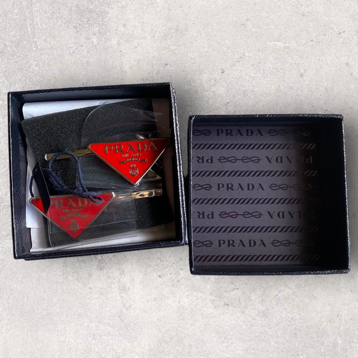 Prada Prada Red triangle hair clips Size ONE SIZE - 1 Thumbnail