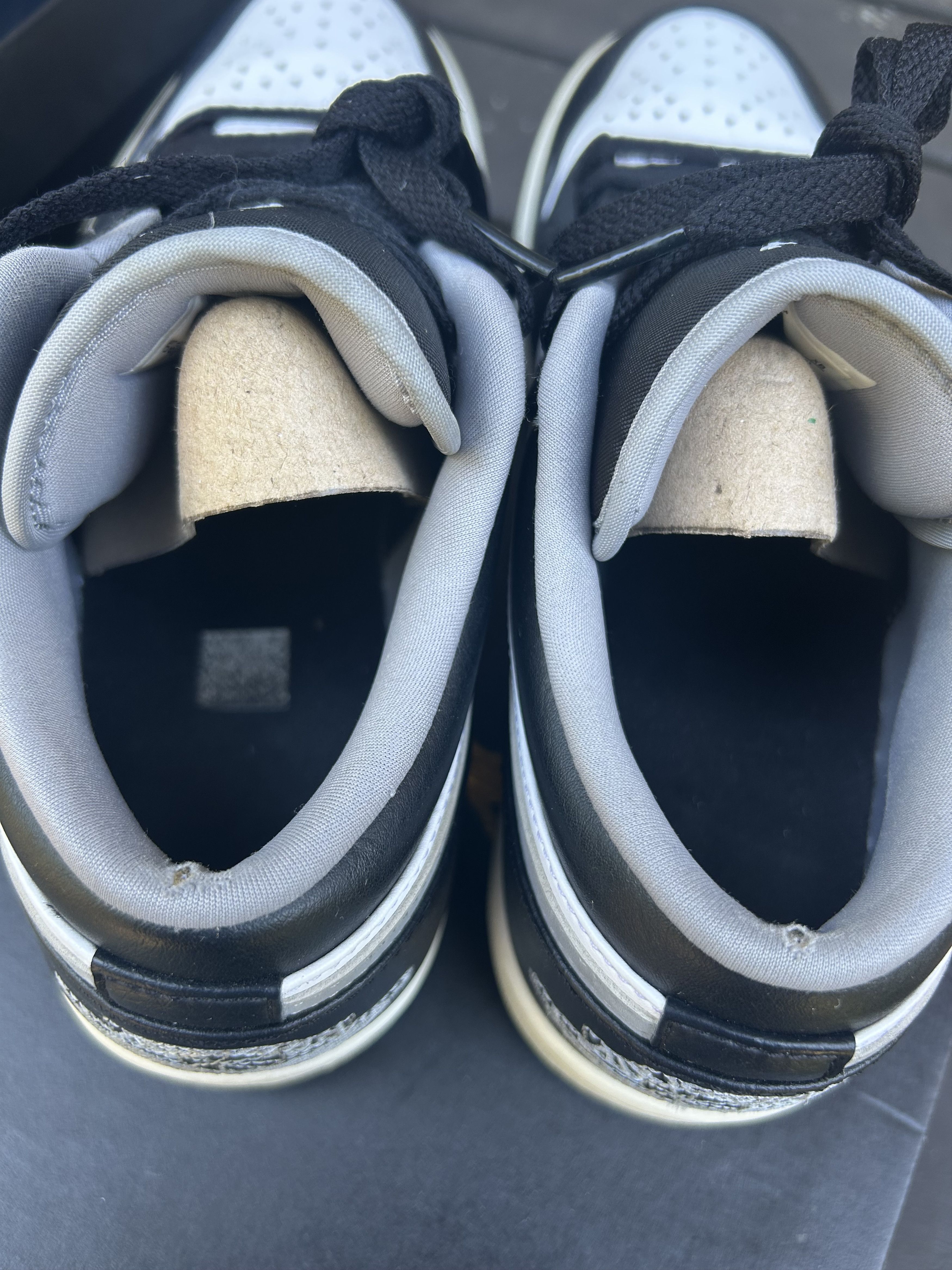 Jordan Brand Air Jordan Air Jordan 1 Low 'Black Medium Grey' 553558-040 Size US 8.5 / EU 41-42 - 4 Thumbnail