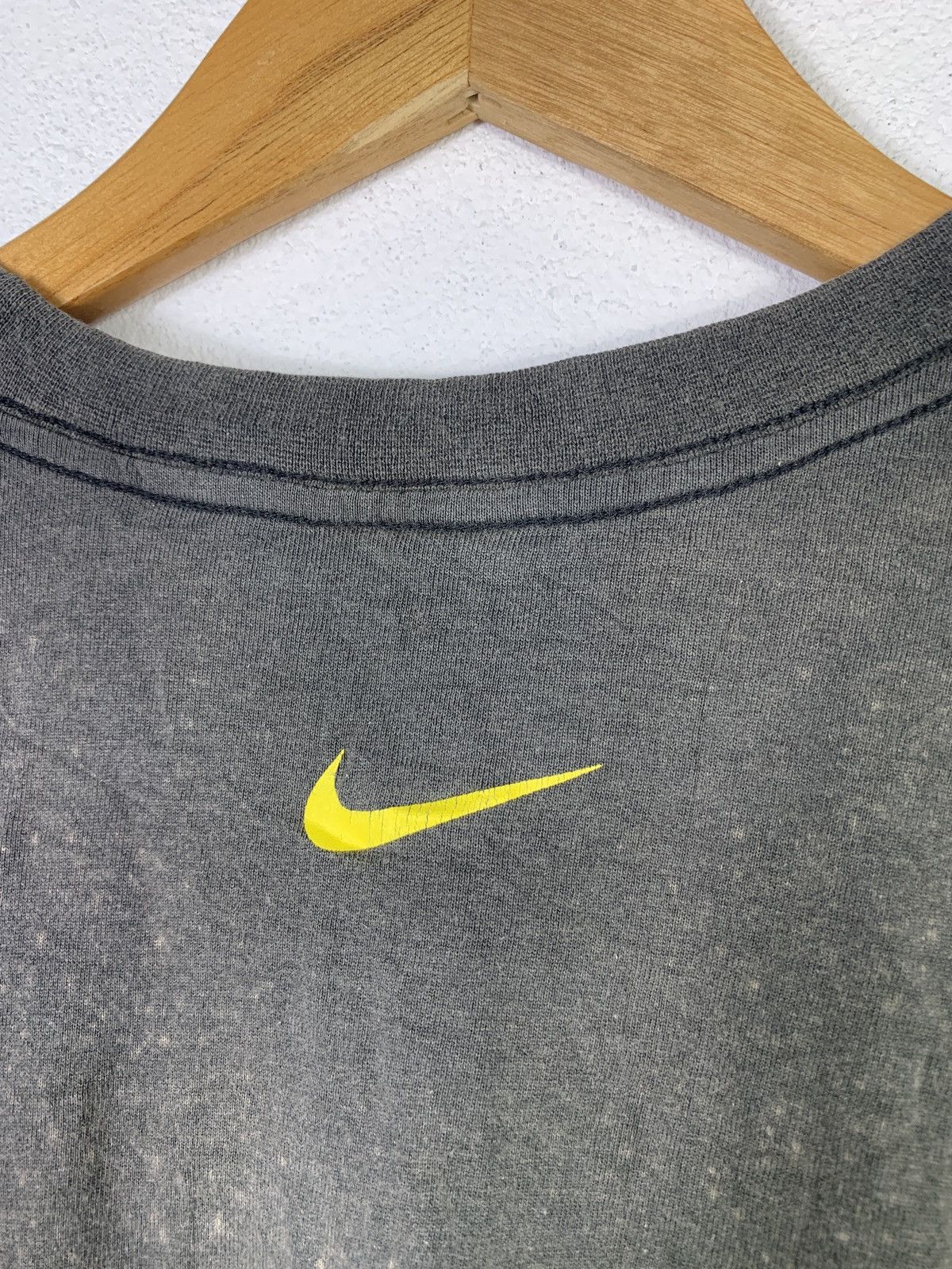 Nike × Vintage Vintage Authentic Nike shoes Logo T Shirt Size US L / EU 52-54 / 3 - 3 Thumbnail