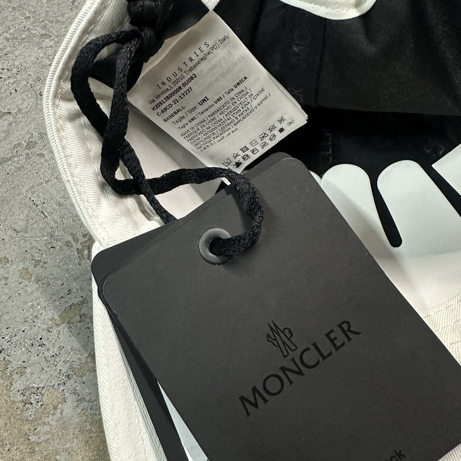 Moncler NWT Moncler Gabardine White Baseball Cap Hat NEW Designer Size ONE SIZE - 9 Thumbnail