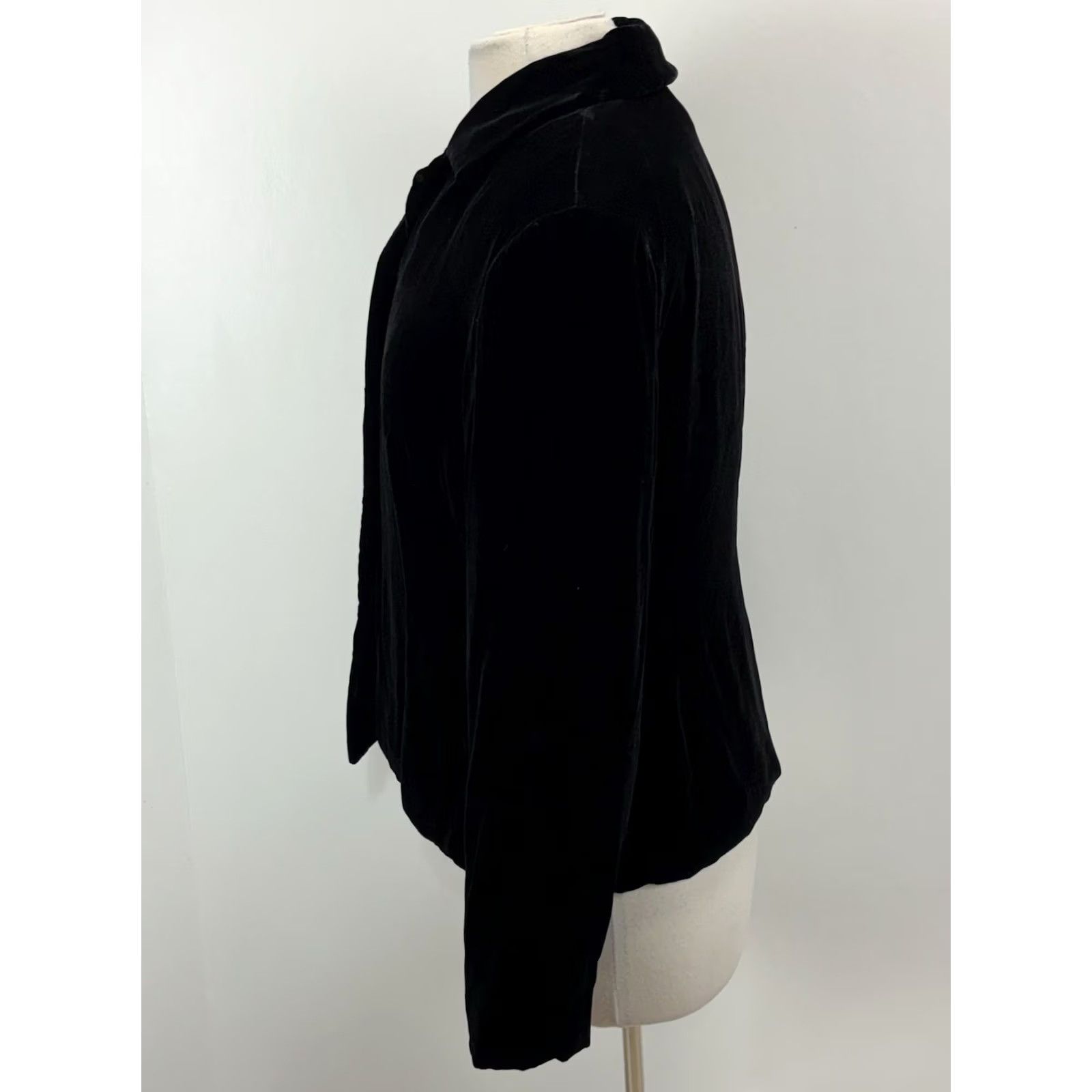 Jones New York VINTAGE Jones New York Velvet Jacket Women’s 10 Whimsigoth 90s Witchy Black Velvet Jacket Womens 10 Whimsigoth 90s Size L / US 10 / IT 46 - 2 Thumbnail