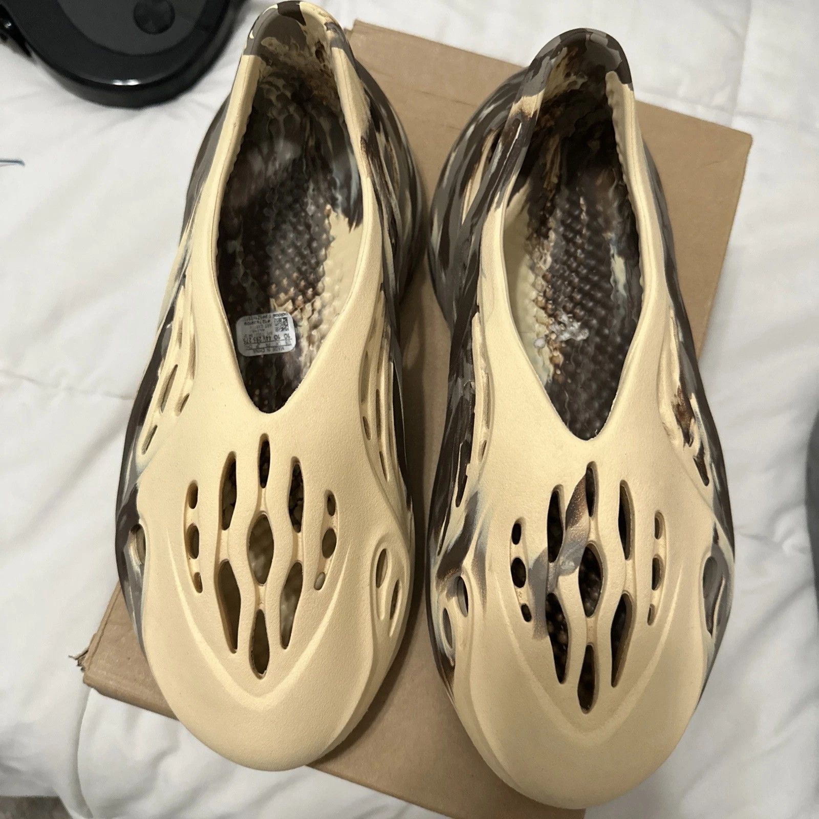 Kanye West Size 10 - adidas Yeezy Foam RNNR MX Cream Clay Size US 10 / EU 43 - 5 Thumbnail