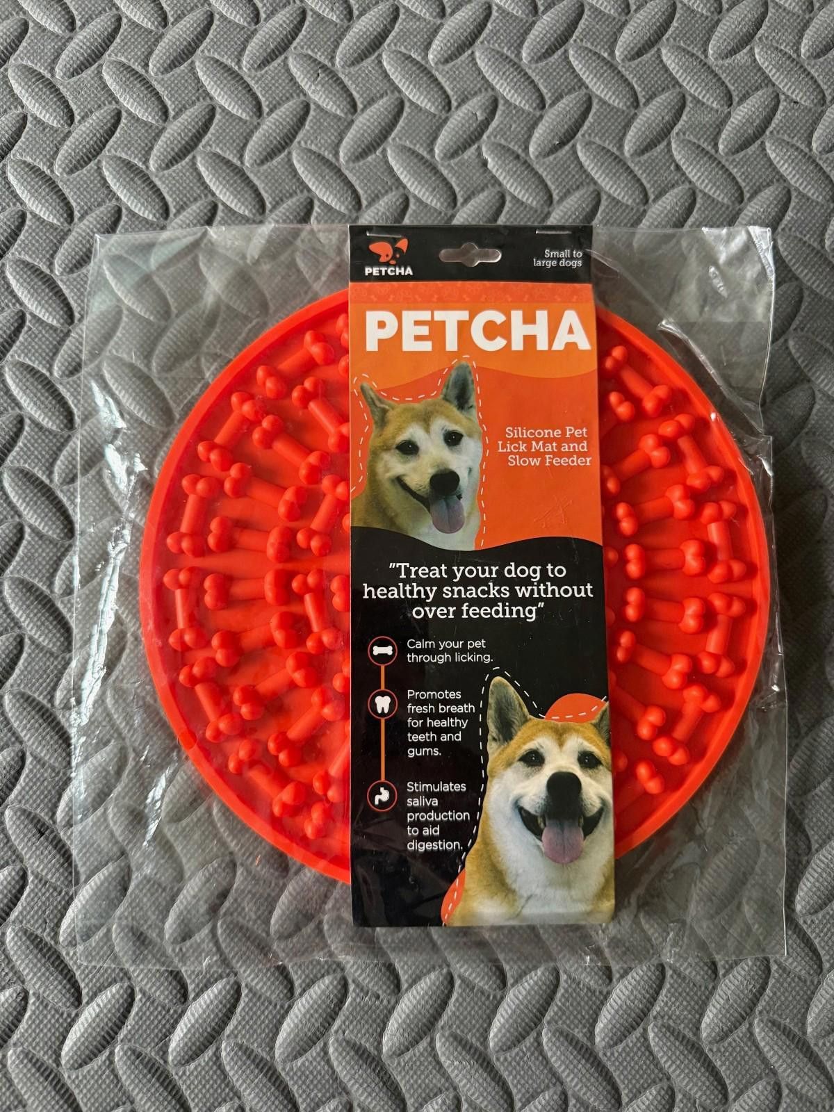 Other PETCHA Dog Silicone Pet Lick Mat and Slow Feeder Size ONE SIZE - 1 Thumbnail