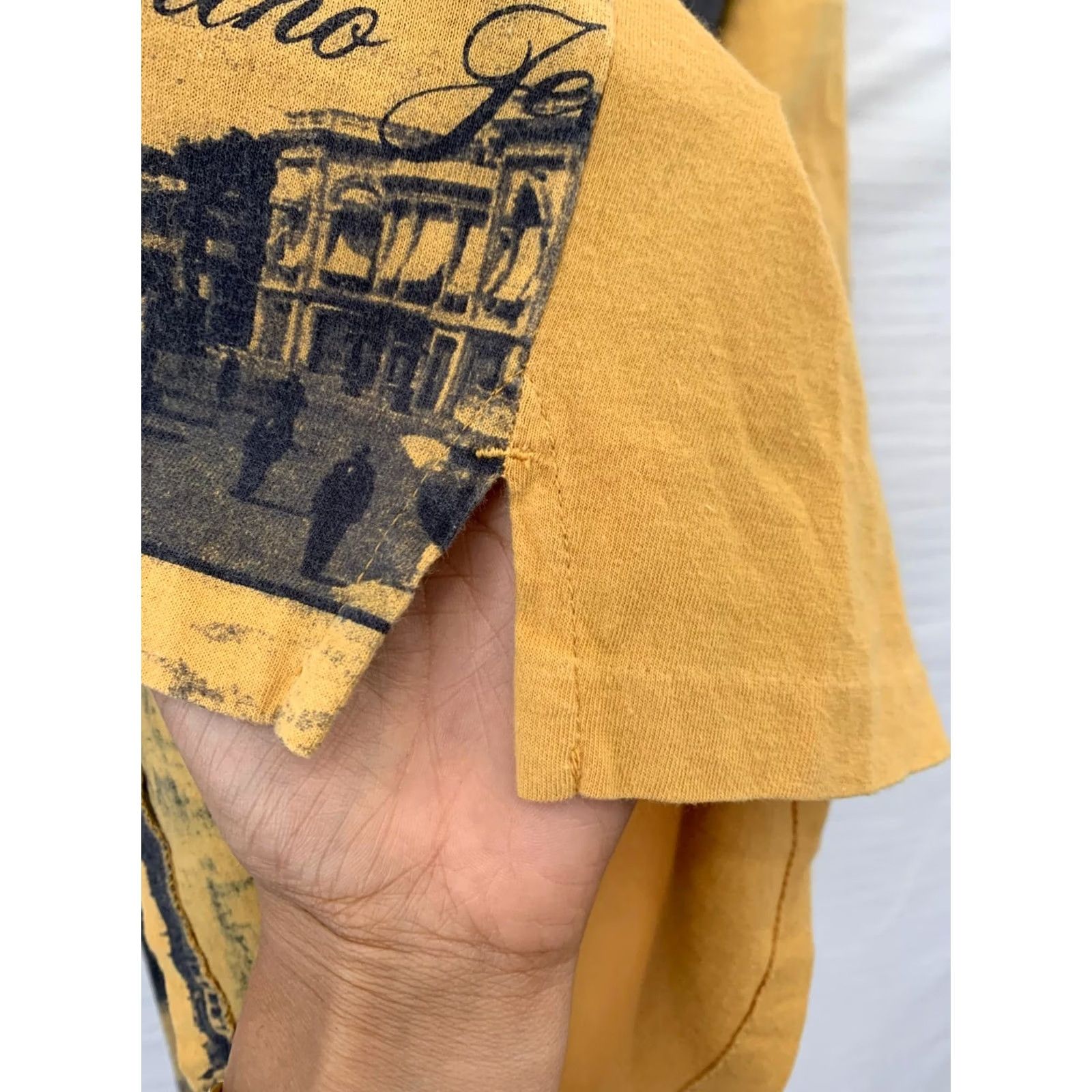 Valentino VINTAGE Valentino Jeans T-Shirt Graphic Print L Yellow Oversized Italy Mens Size US L / EU 52-54 / 3 - 6 Thumbnail