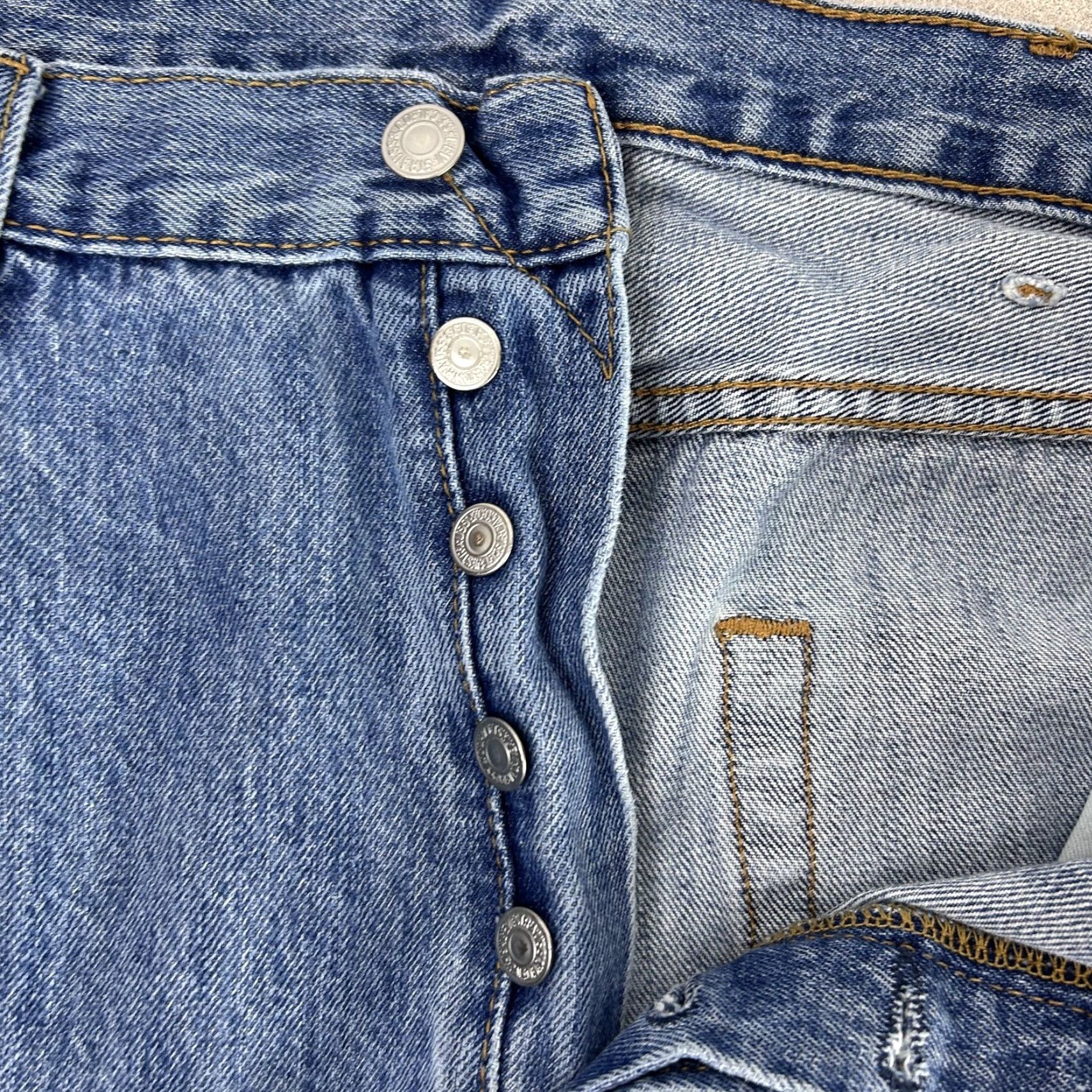 Levi's Levis 501 Jeans Mens 38x32 Blue Denim Straight Leg Button Fly Classic Fit Levi's 501 Series Regular Mens Size US 38 / EU 54 - 2 Thumbnail