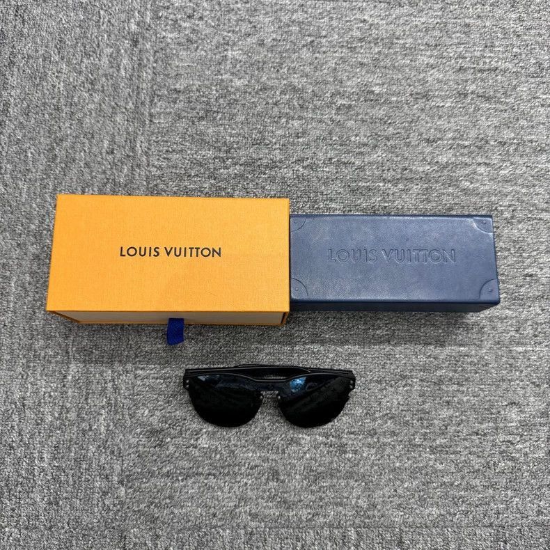 Louis Vuitton Louis Vuitton Sunglasses with Classic Pattern-2506 Size ONE SIZE - 2 Thumbnail