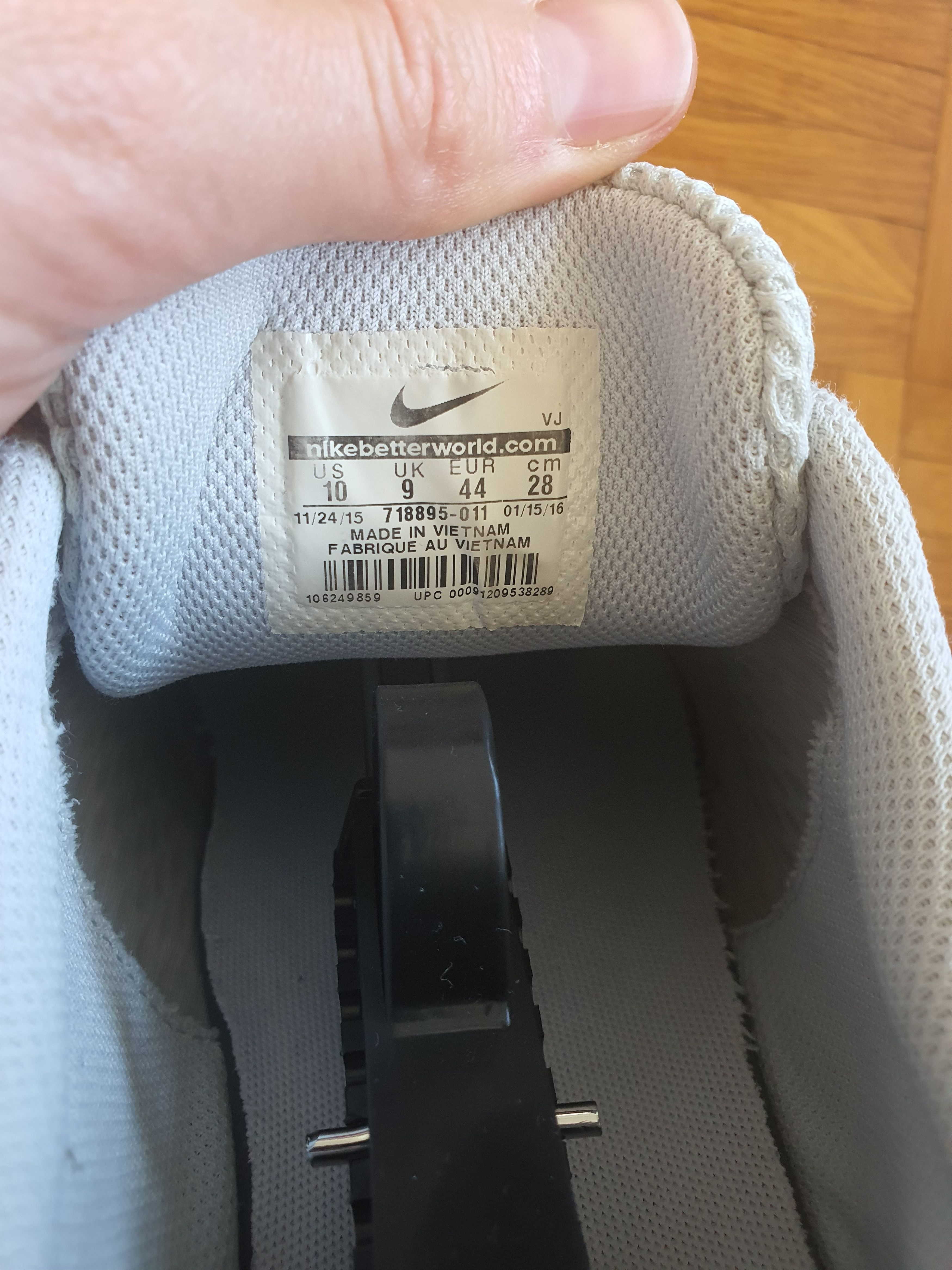 Nike AIR MAX TAVAS SE - Pure Platinum (718895-011) - Sz EU 44 Size US 10 / EU 43 - 4 Thumbnail