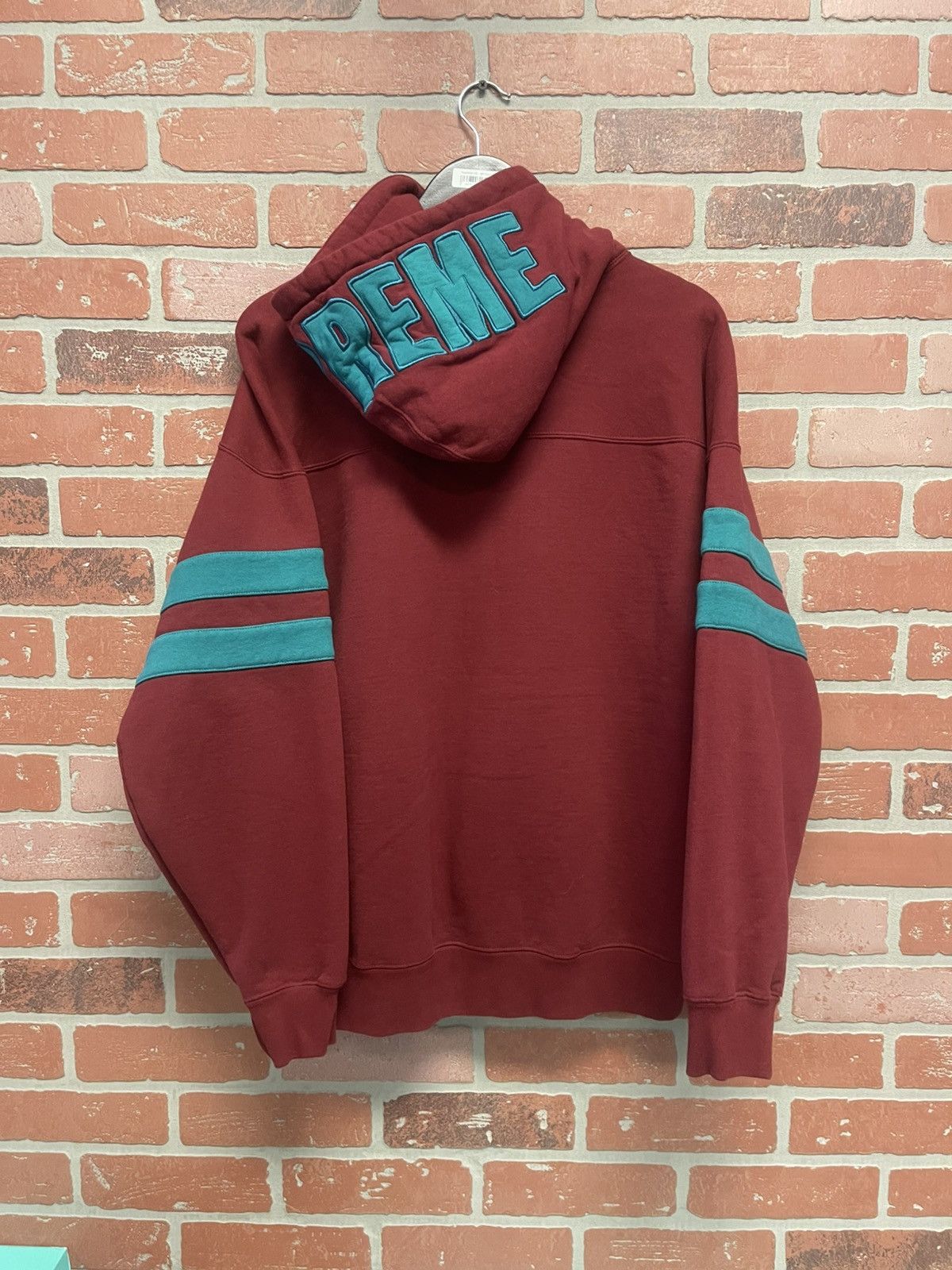 Supreme Size M - Supreme US-NY Red Hoodie Brand New! Size US M / EU 48-50 / 2 - 5 Thumbnail