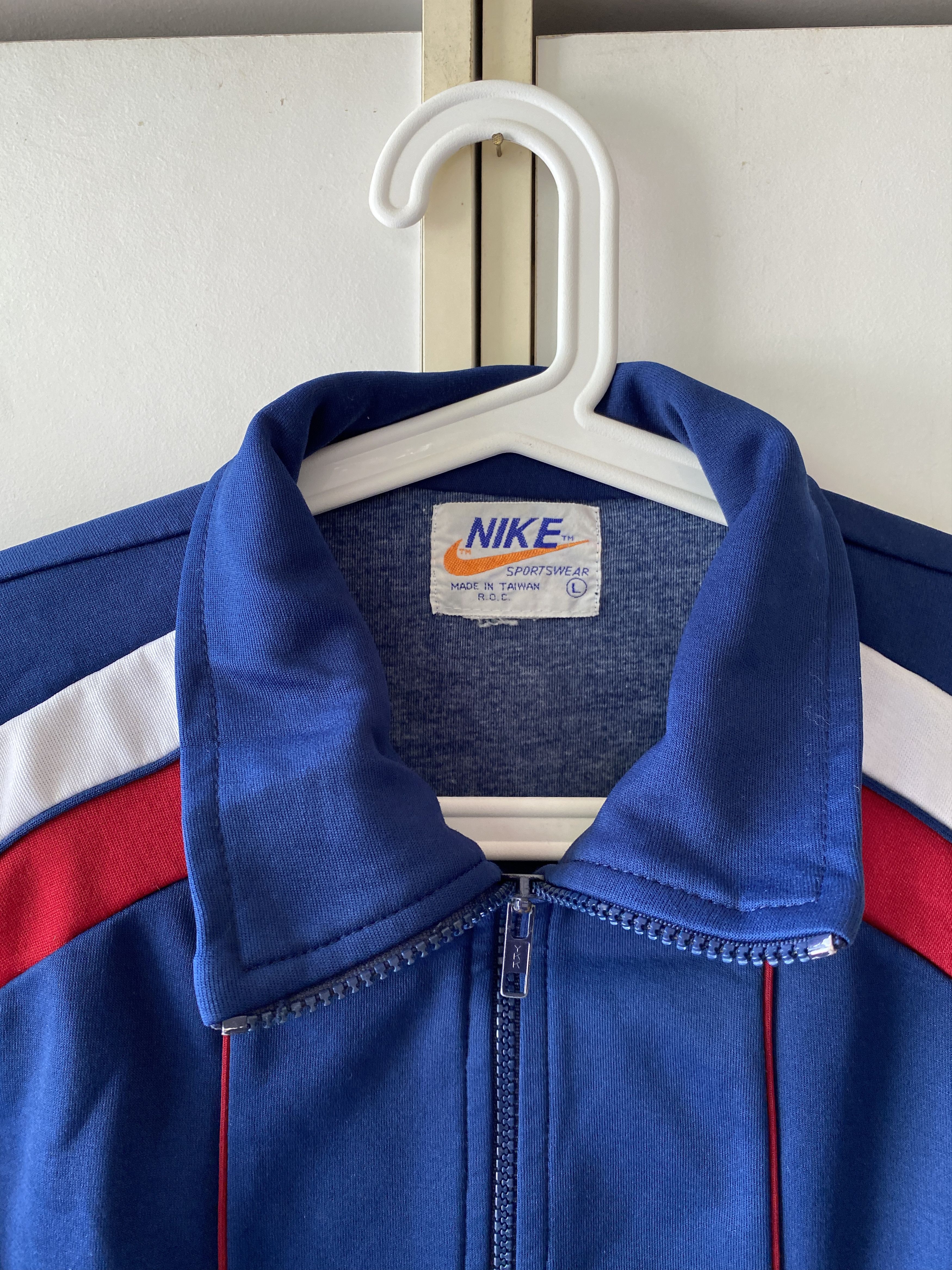 Nike × Vintage VINTAGE 90' NIKE ORANGE TAG SWEATER Size US L / EU 52-54 / 3 - 3 Thumbnail