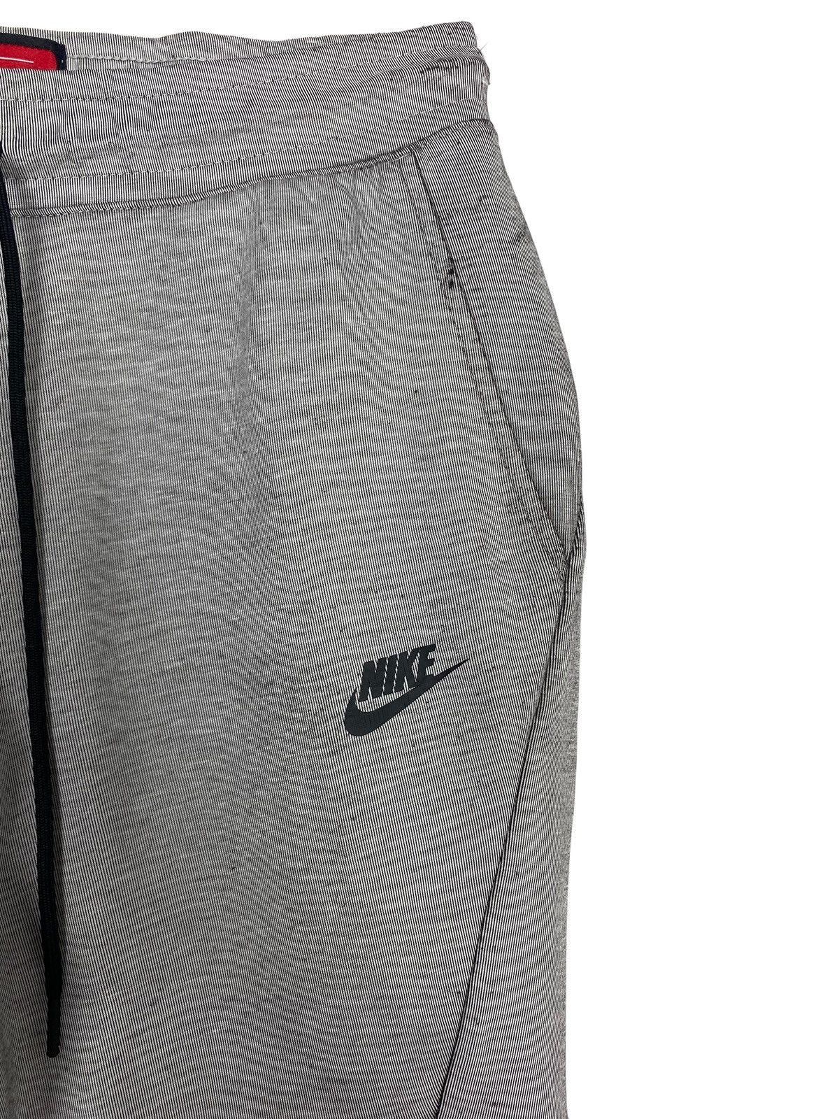 Nike Rare‼️ Nike Sweatpants Small Logo Size US 30 / EU 46 - 12 Thumbnail