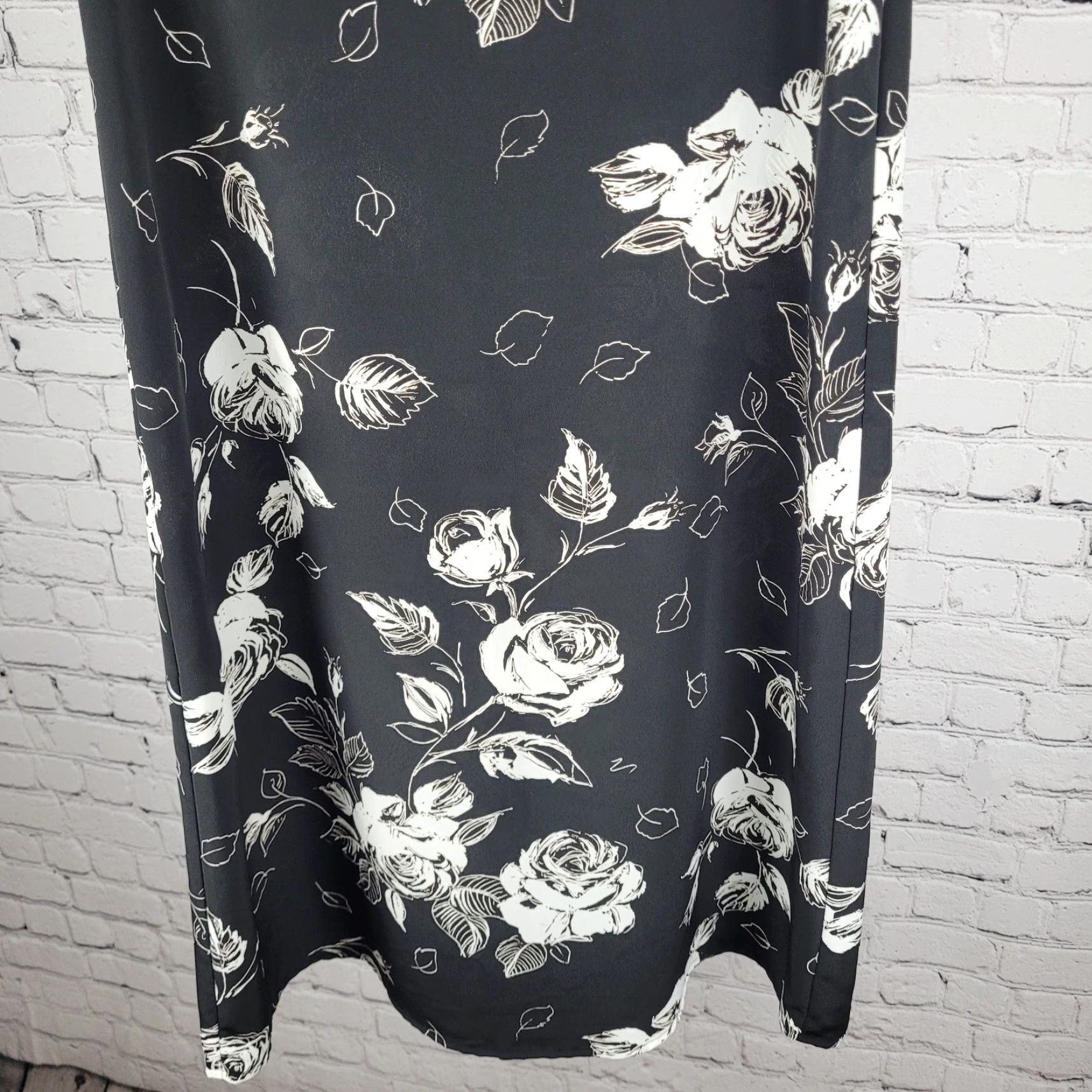 Express VINTAGE Express Skirt A-Line Women Long Black Roses Chiffon Floral Zip Elastic Waist 2 Summer Spring Fall Size 26" / US 2 / IT 38 - 5 Thumbnail