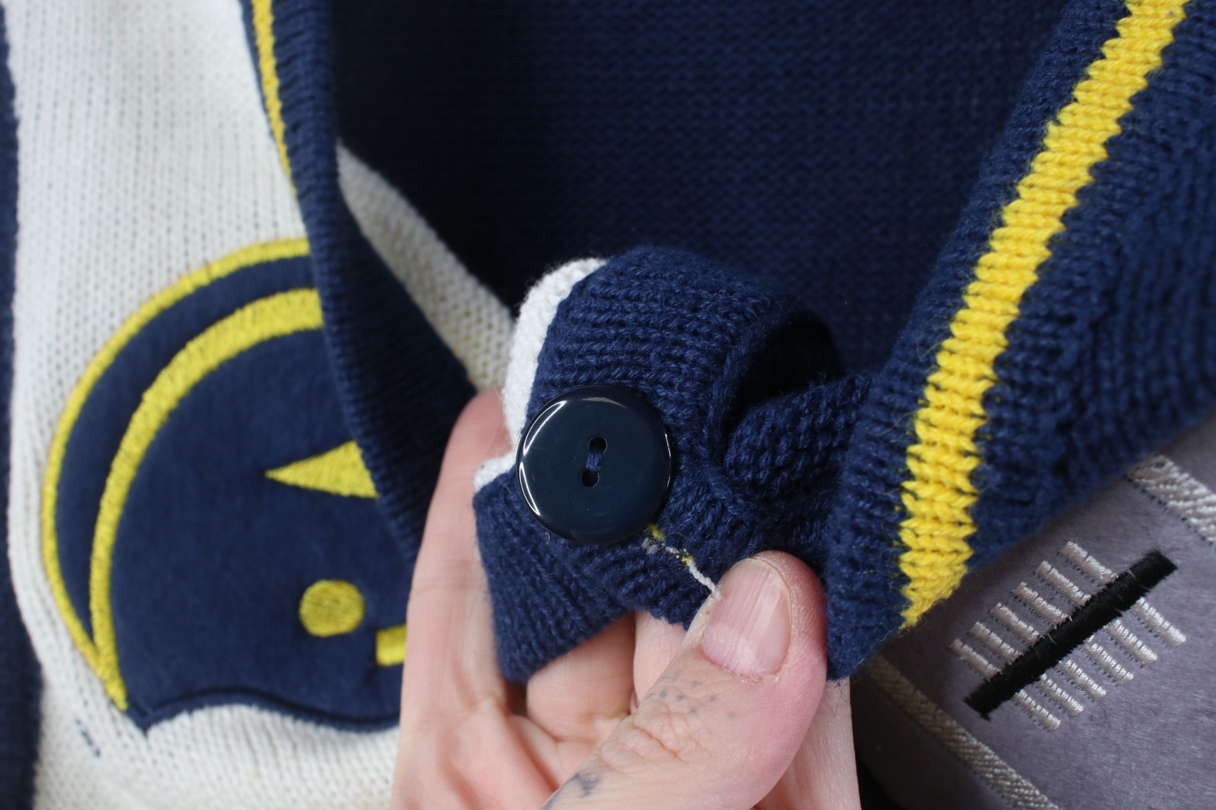 Vintage Vintage 90s University of Michigan Football Cardigan Sweater Size M / US 6-8 / IT 42-44 - 6 Thumbnail
