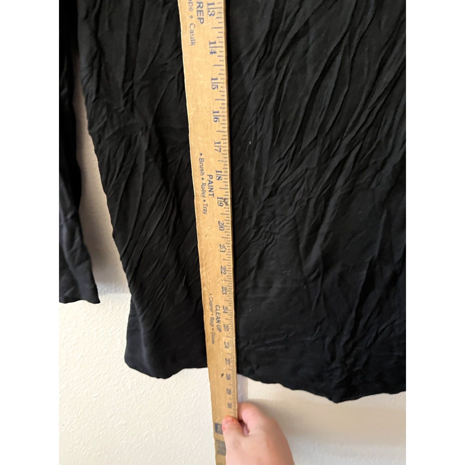 Isaac Mizrahi Isaac Mizrahi for Target Shirt Women's Large Black 3/4 Sleeve V-Neck Knit top Slim Fit Size L / US 10 / IT 46 - 4 Thumbnail