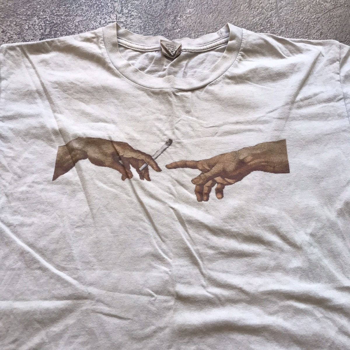 Vintage Vintage 90s Graphic Tee Renaissance Hands Print Cream Slim M Size US M / EU 48-50 / 2 - 3 Thumbnail