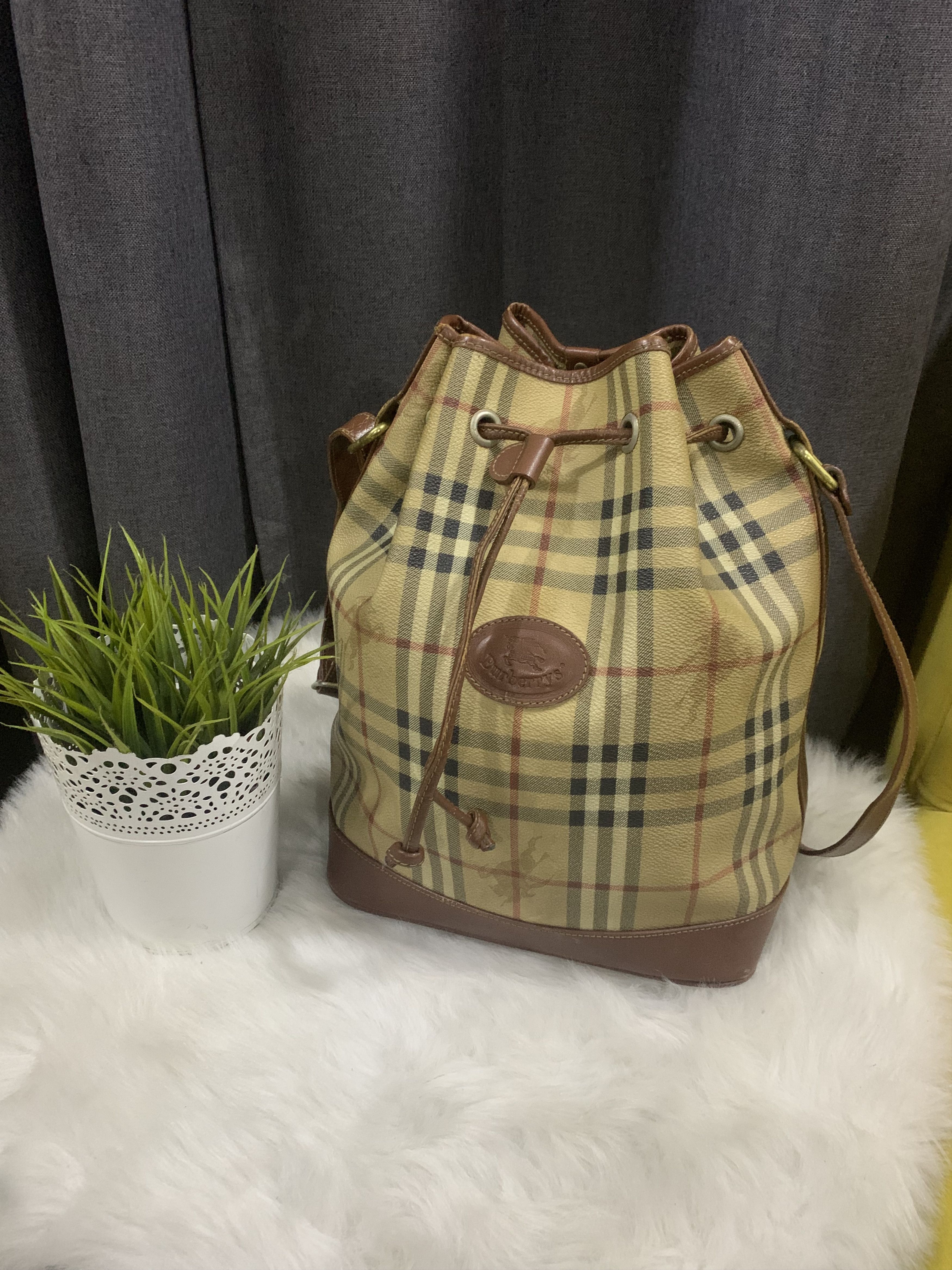 Burberry VINTAGE!! Bucket Bag Burberry Novacheck Size ONE SIZE - 1 Thumbnail