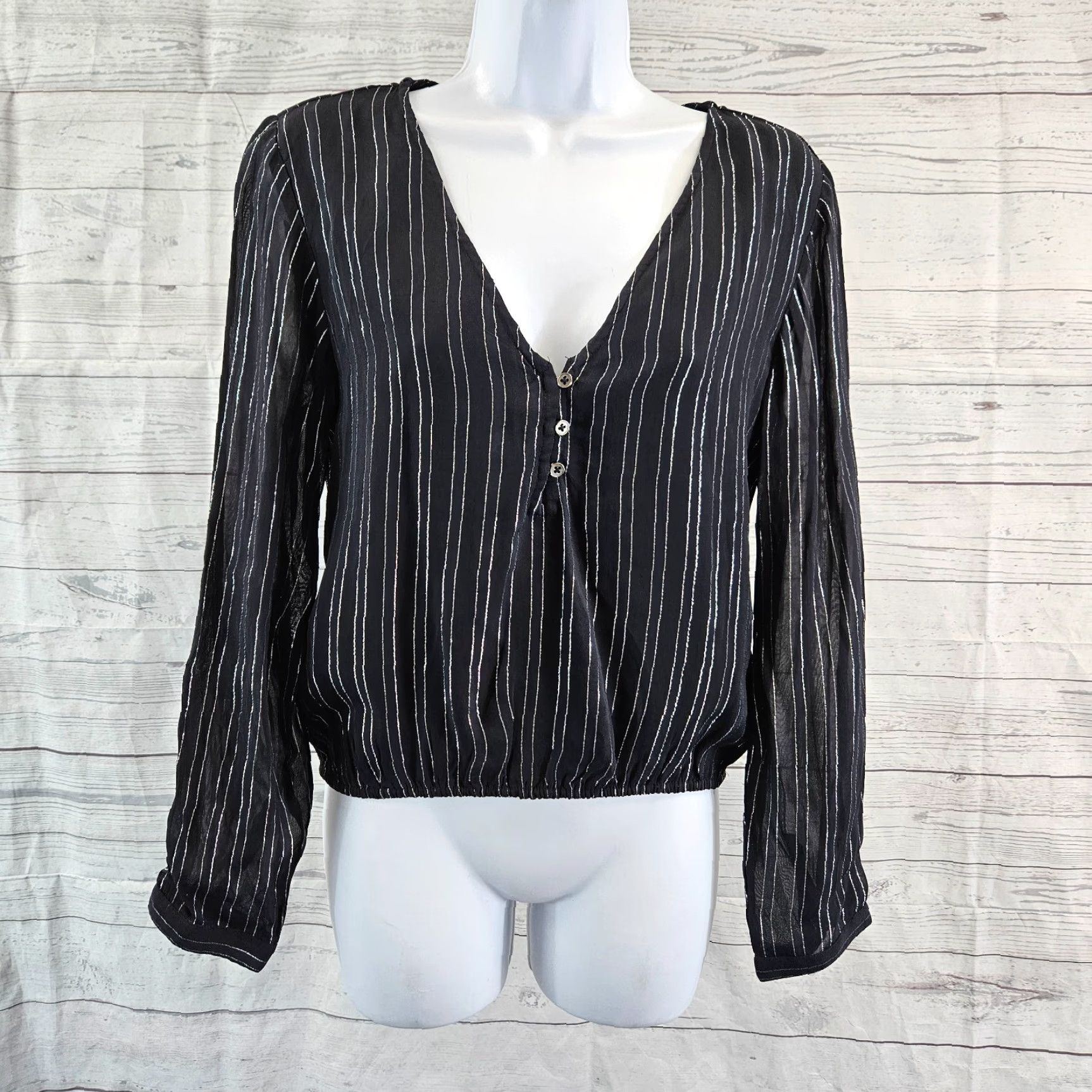 Vintage Amuse Society Womens Top Sz Medium Black Silver Stripe Long Sleeve V-Neck Shirt Womens M Black Stripe V-Neck Long Sleeve Amuse Society Size M / US 6-8 / IT 42-44 - 2 Thumbnail