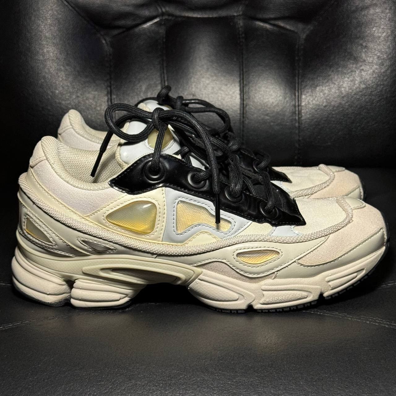 Adidas × Raf Simons 7us Adidas Raf Simons Ozweego Cream White Size US 7 / IT 37 - 1 Thumbnail