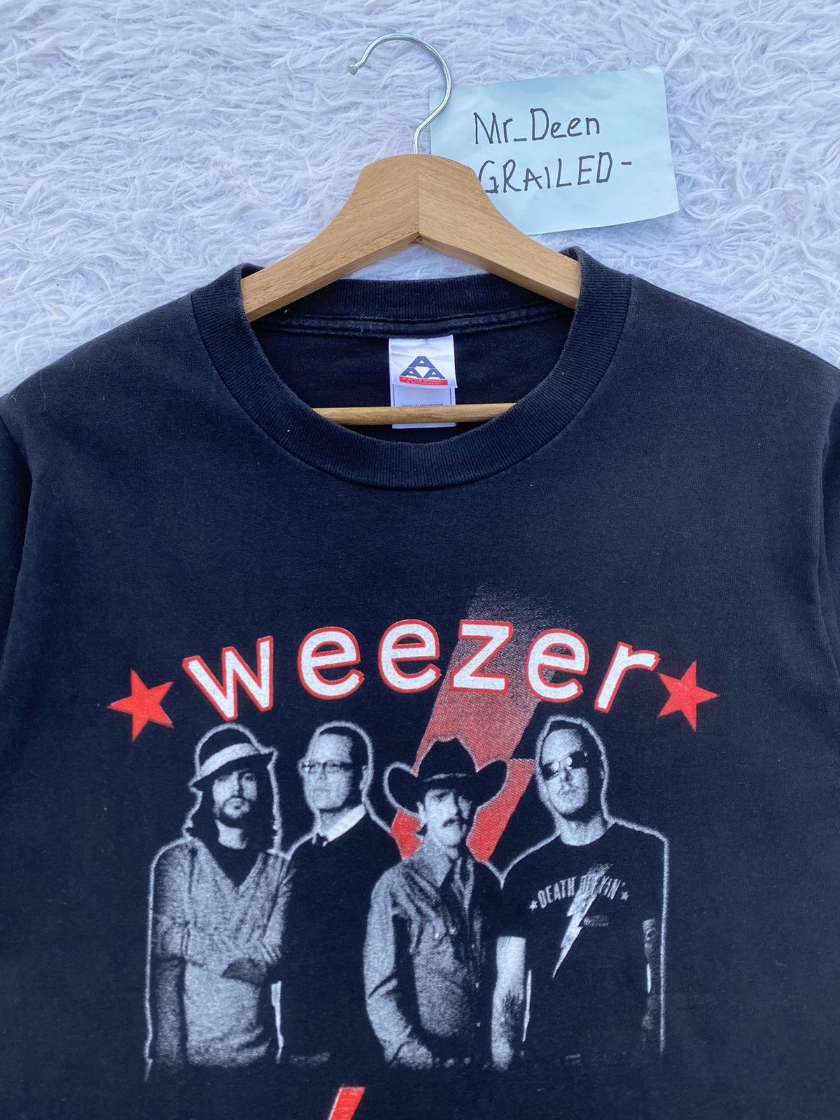 Band Tees Rare Vintage Weezer Band Tees Size US M / EU 48-50 / 2 - 6 Thumbnail