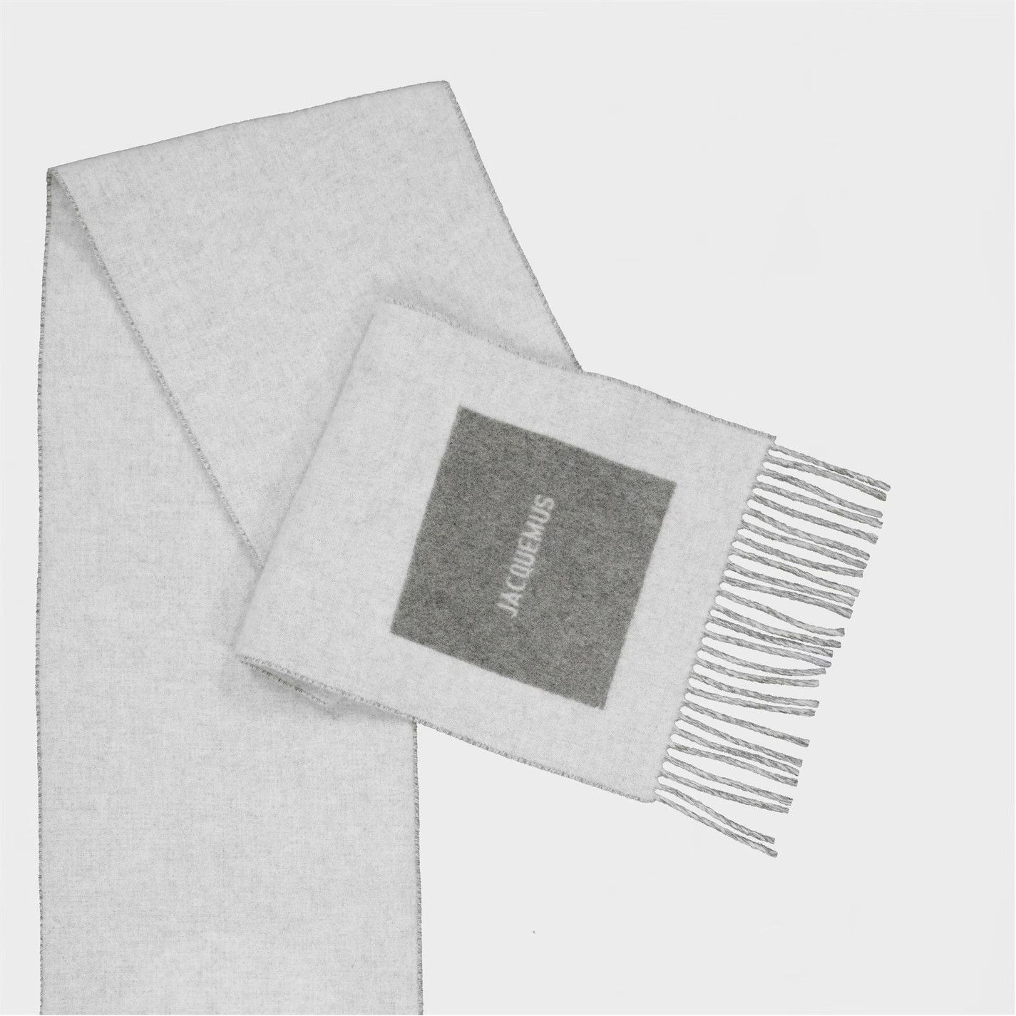 Jacquemus o1g2r1mq0426 Size: OS / Knitted Scarf in Grey Size ONE SIZE - 3 Thumbnail
