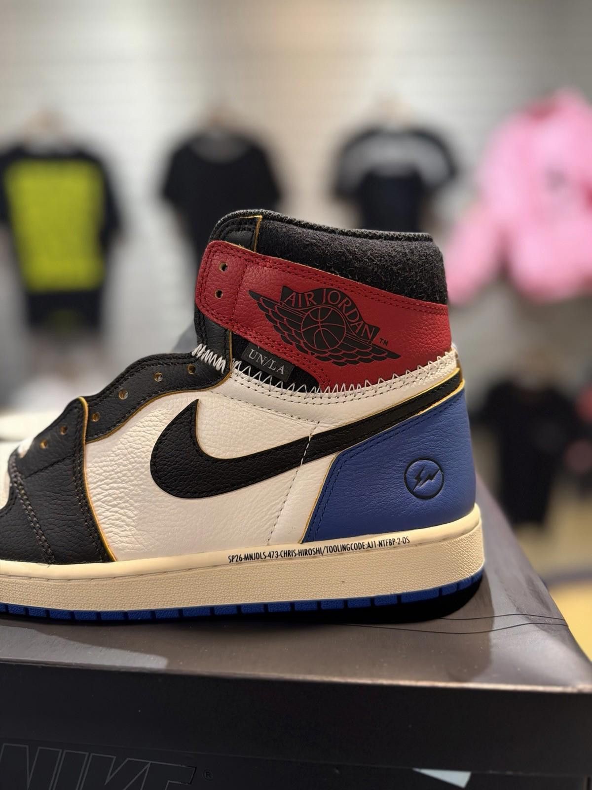 Jordan Brand Air Jordan 1 x Union x Fragment Black and Varsity Red 11 Size US 11 / EU 44 - 5 Thumbnail