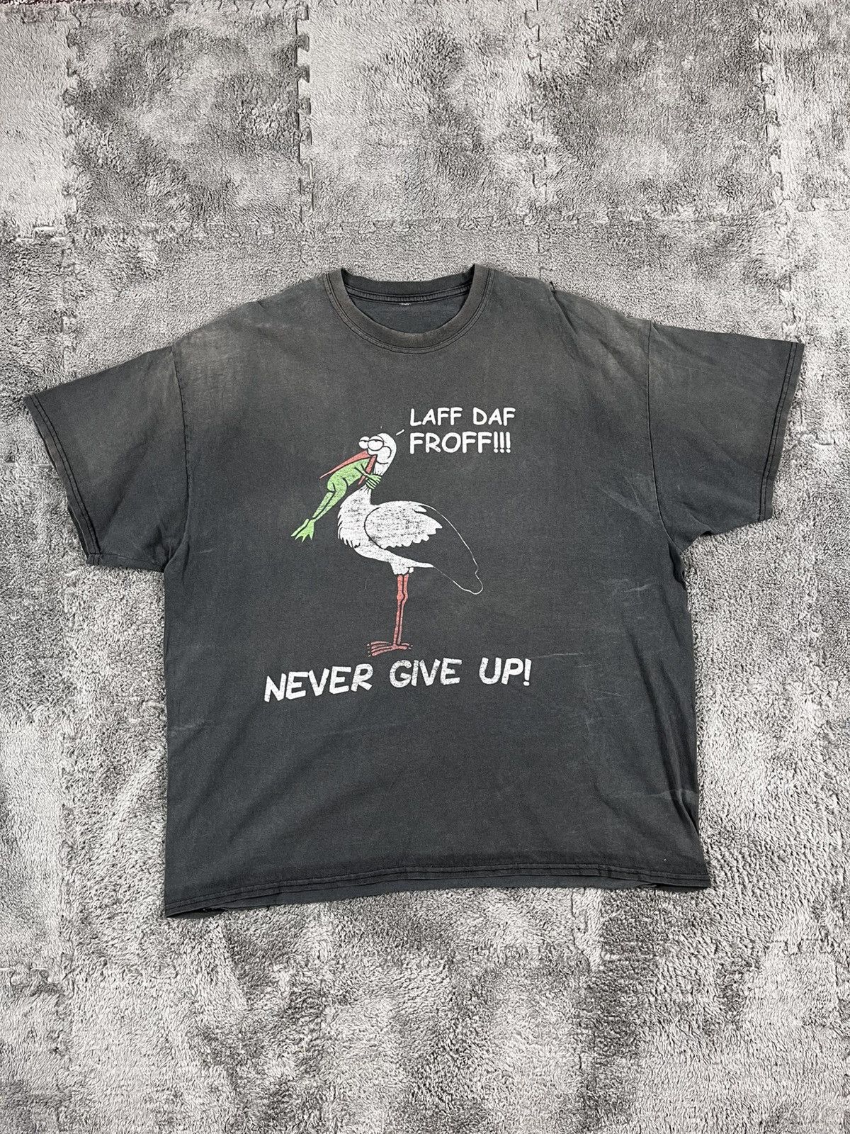 Band Tees Vintage Y2K Humor "Never Give Up" t shirt big logo size XL Size US XL / EU 56 / 4 - 1 Thumbnail