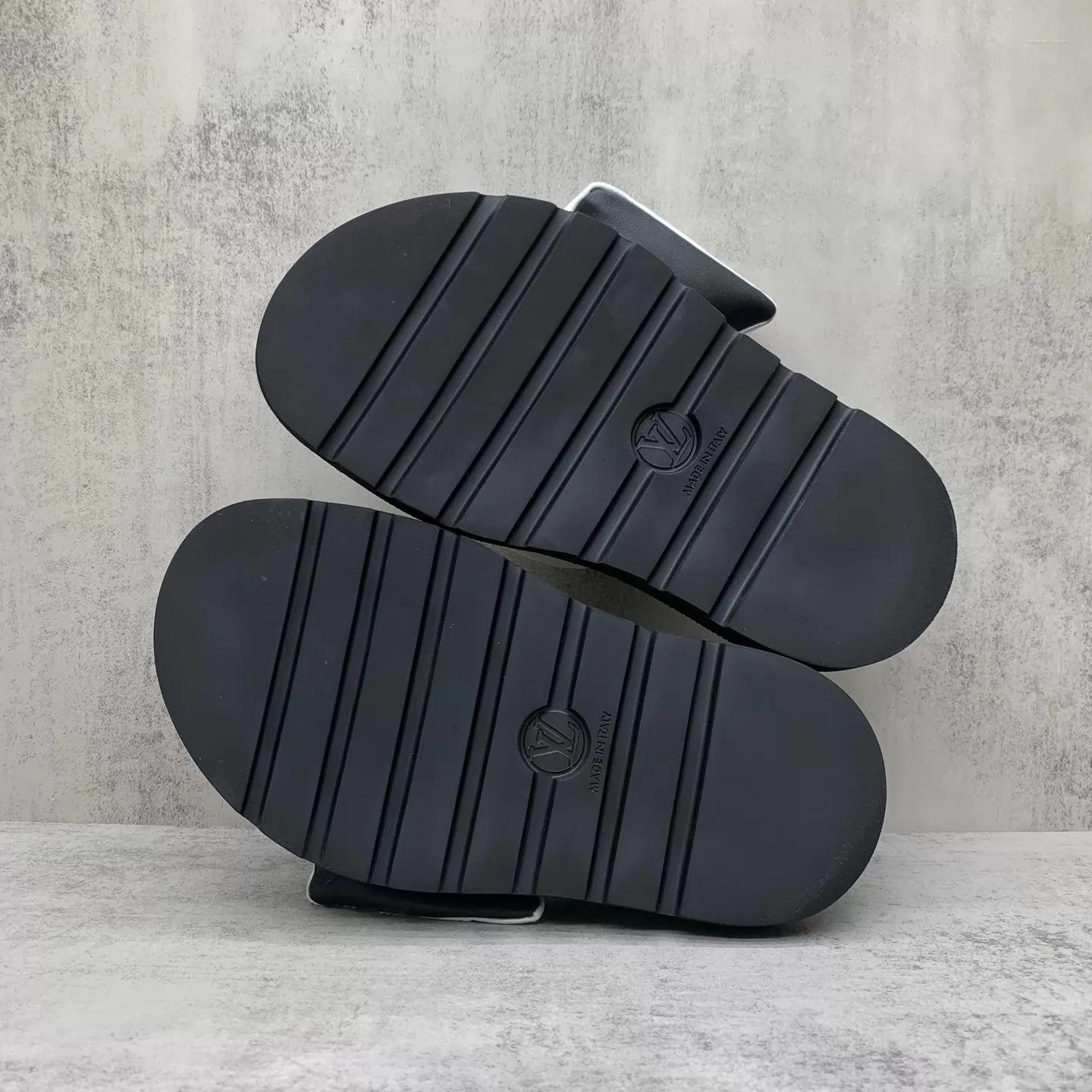 Louis Vuitton LV Black Polka Dot Velcro Women Slippers 36 98 New Size US 5.5 / IT 35.5 - 7 Thumbnail
