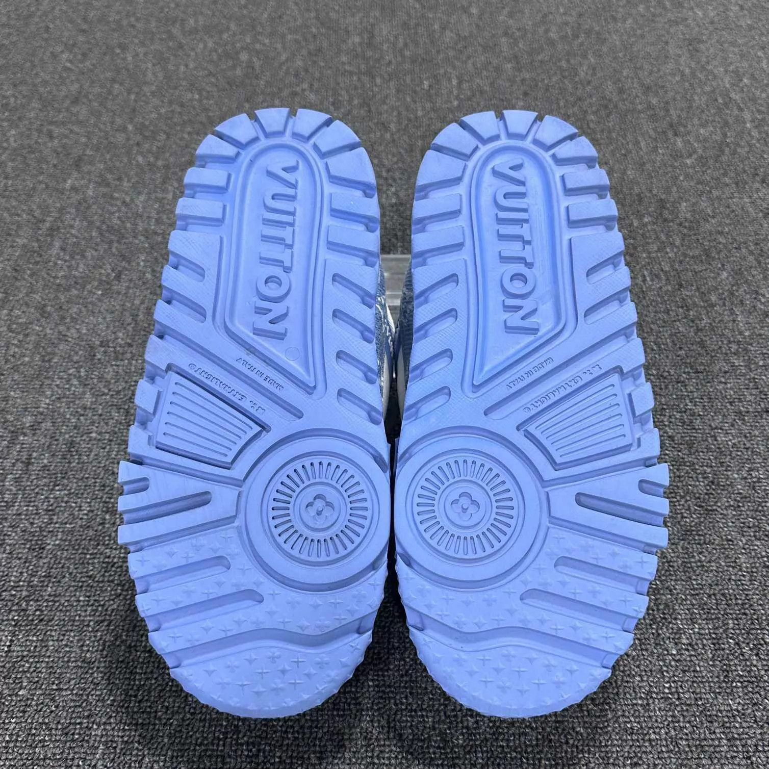 Louis Vuitton Louis Vuitton blue white trainer 99 new 39 Size US 7.5 / IT 37.5 - 6 Thumbnail